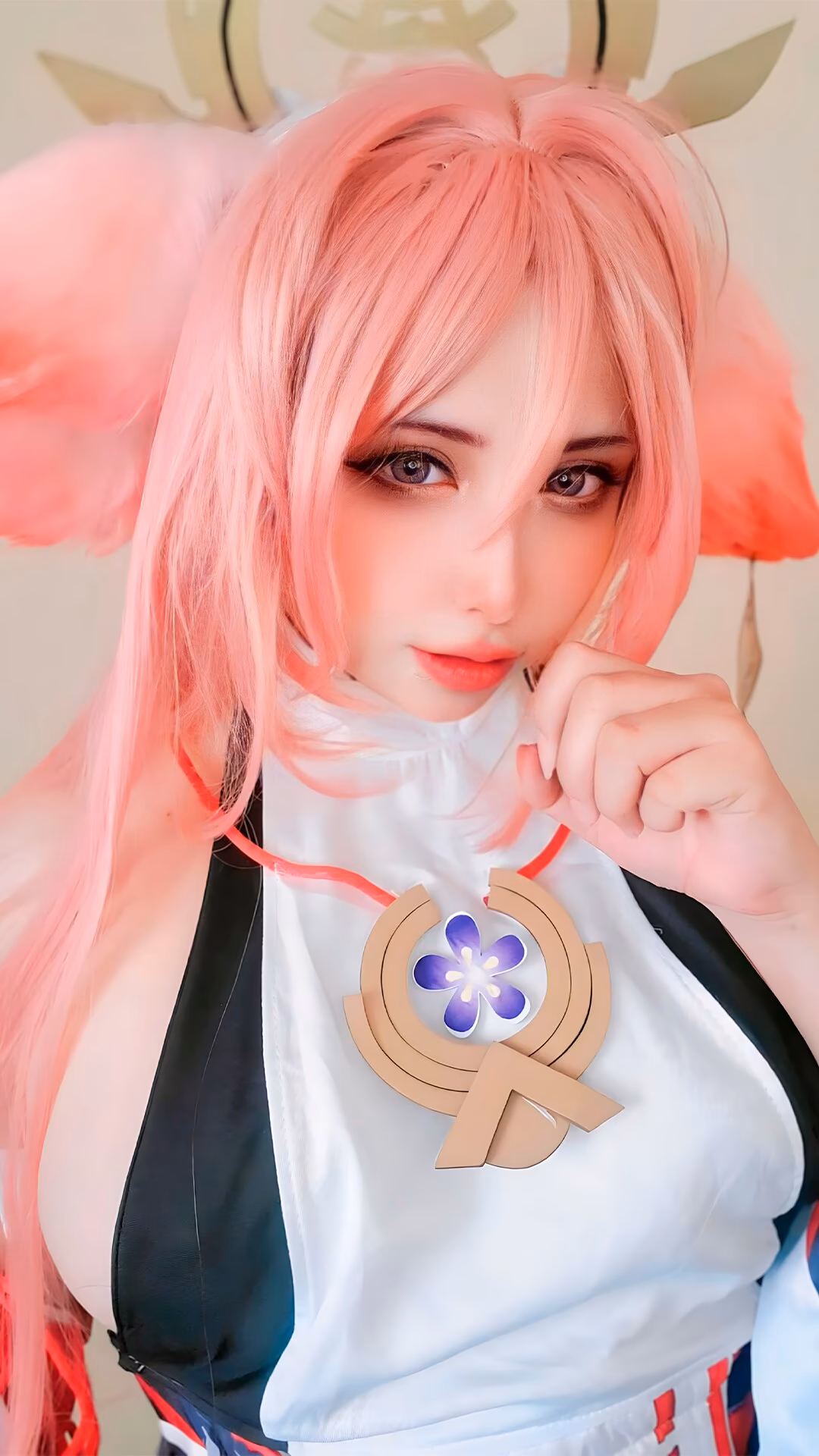 Arelly Trujillo as Yae Miko — cosplay photo 10 of 13