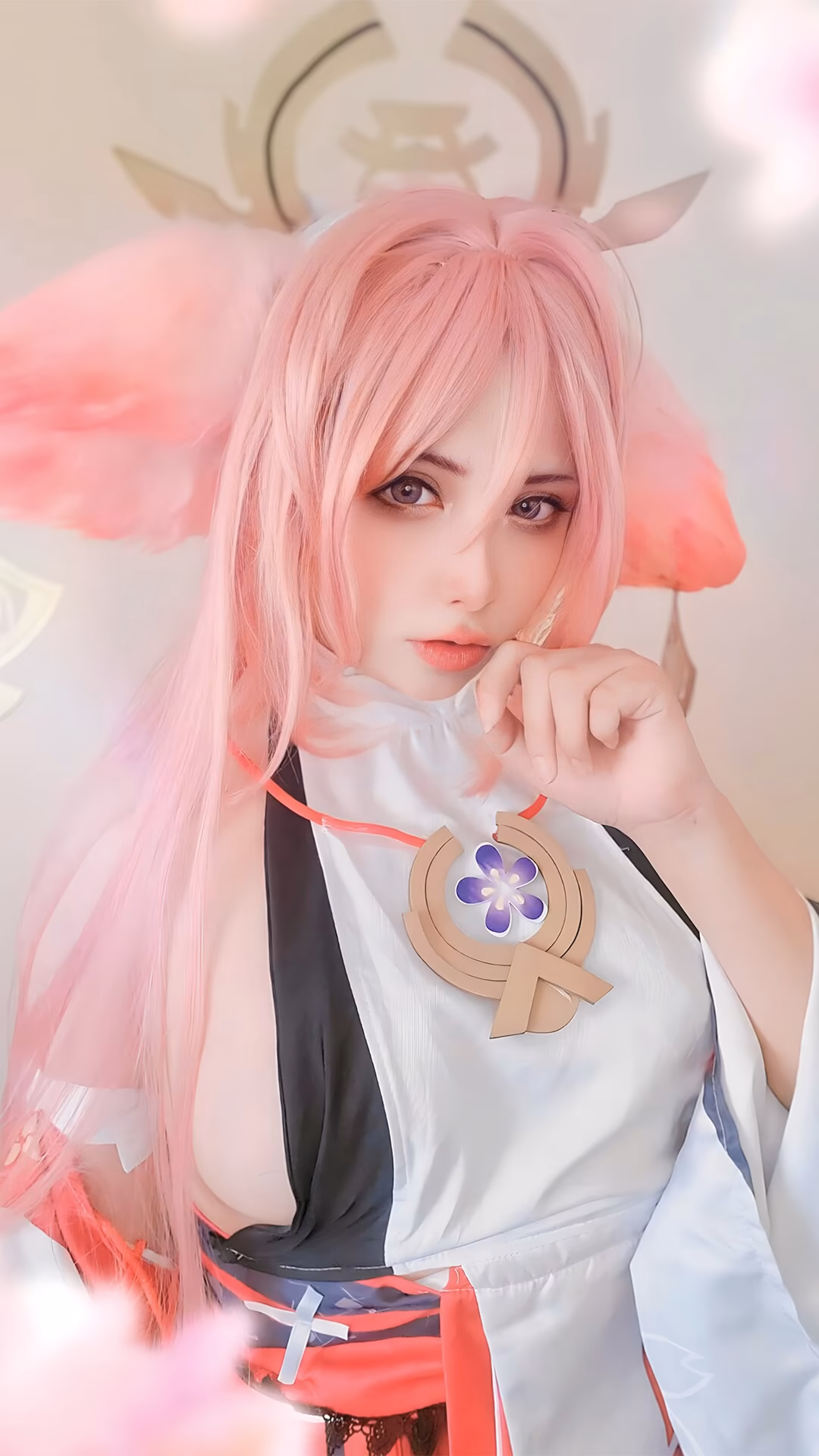 Arelly Trujillo as Yae Miko — cosplay photo 11 of 13