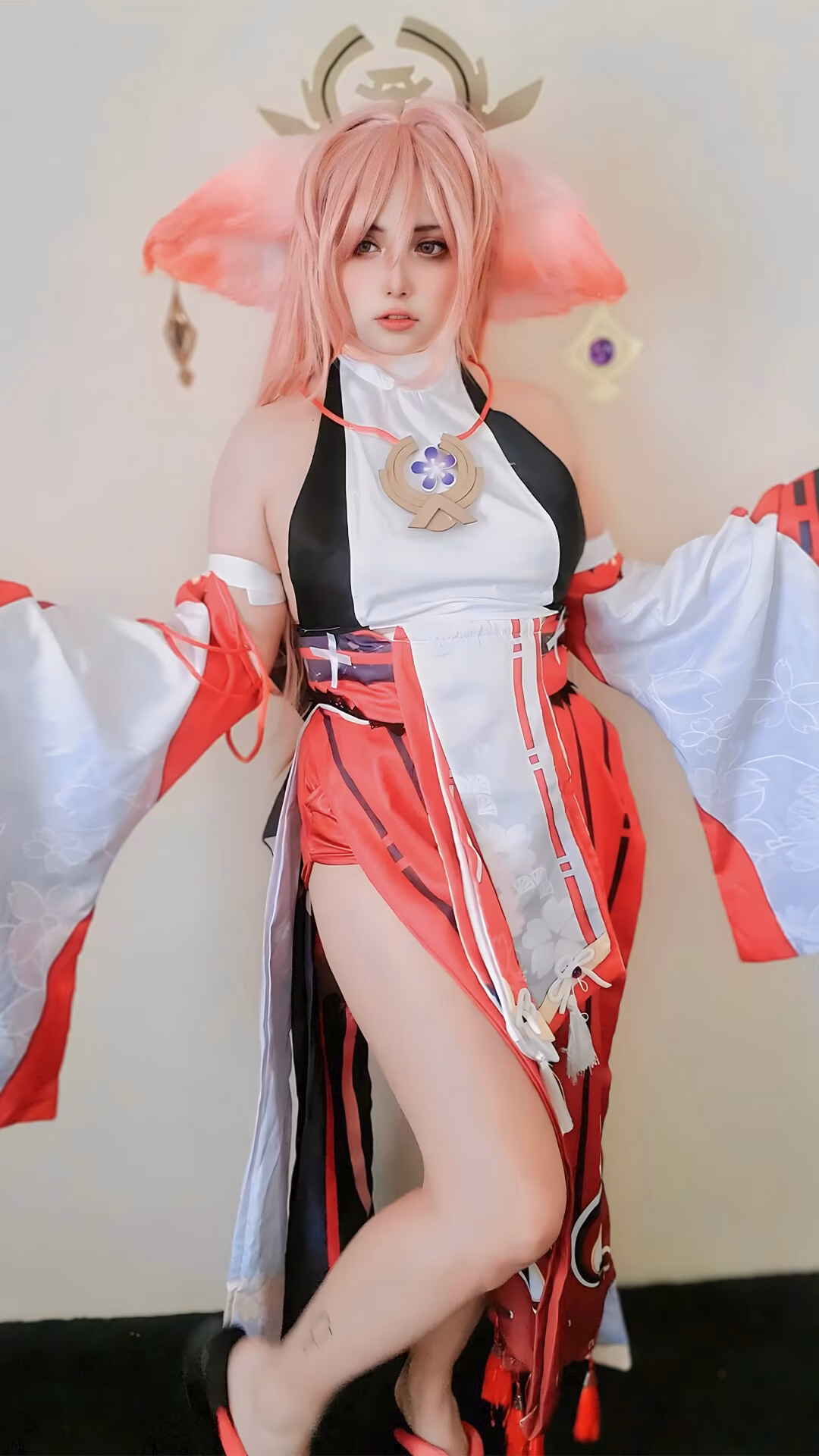 Arelly Trujillo as Yae Miko — cosplay photo 2 of 13