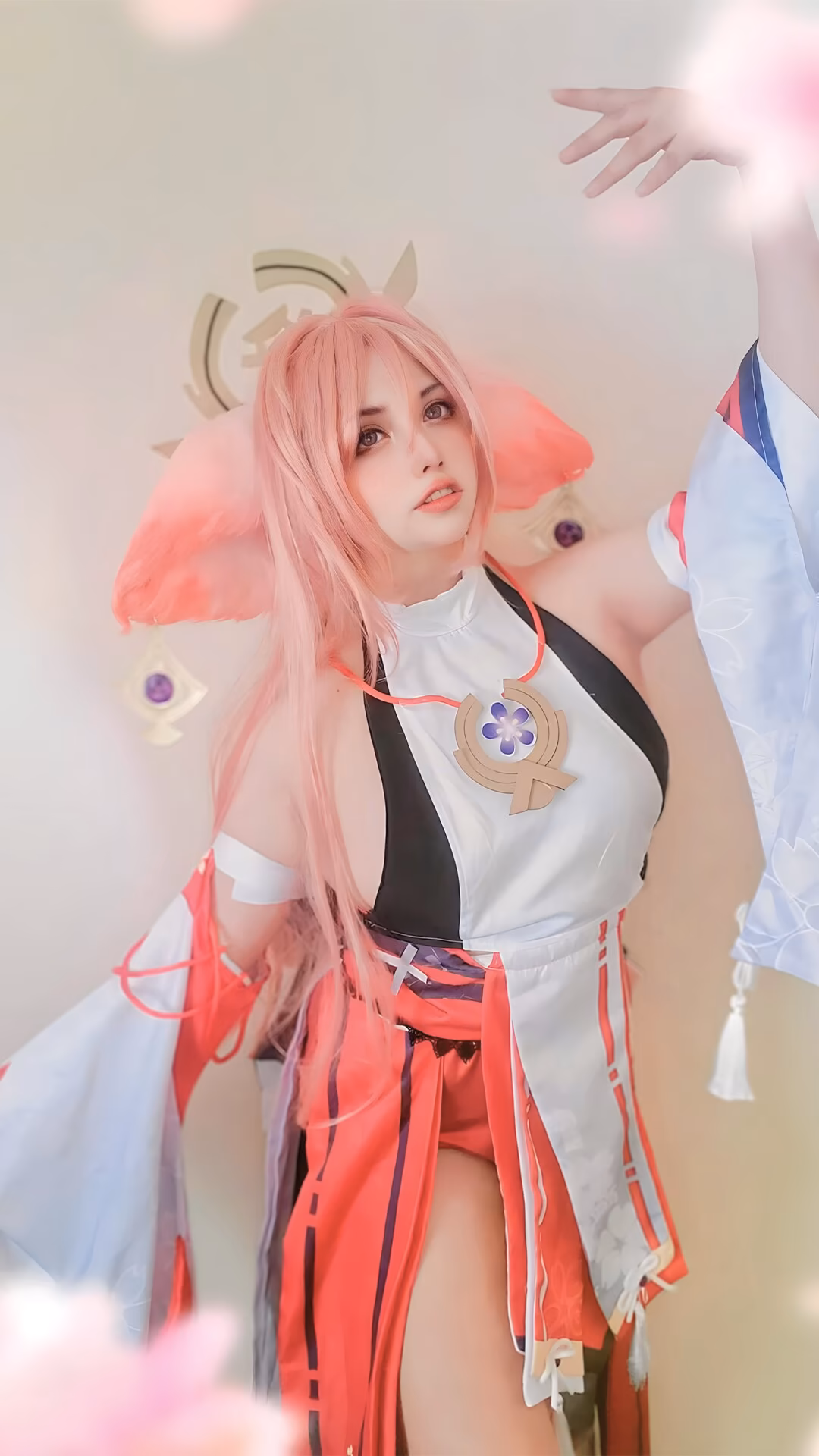 Arelly Trujillo as Yae Miko — cosplay photo 3 of 13