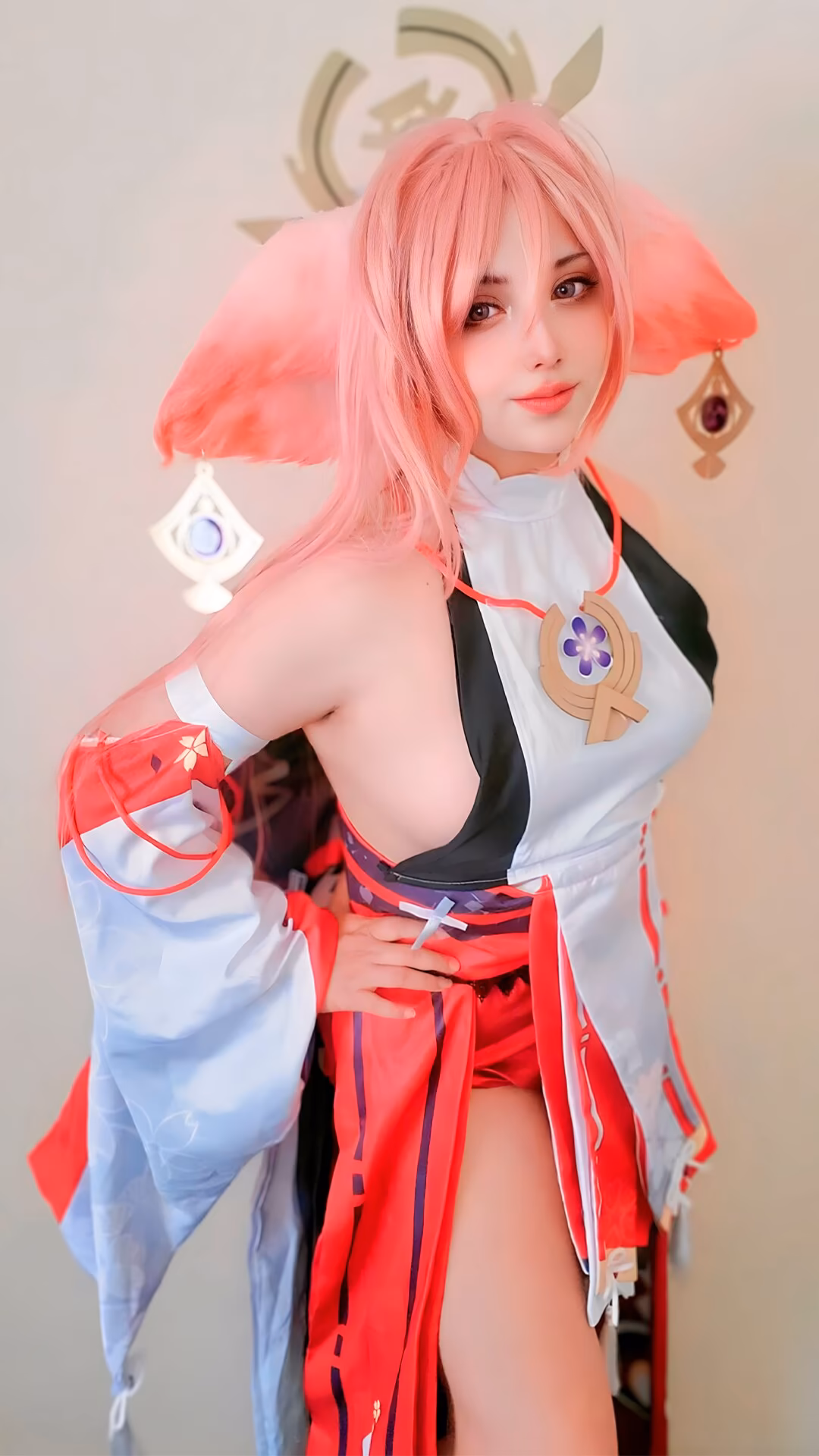Arelly Trujillo as Yae Miko — cosplay photo 6 of 13
