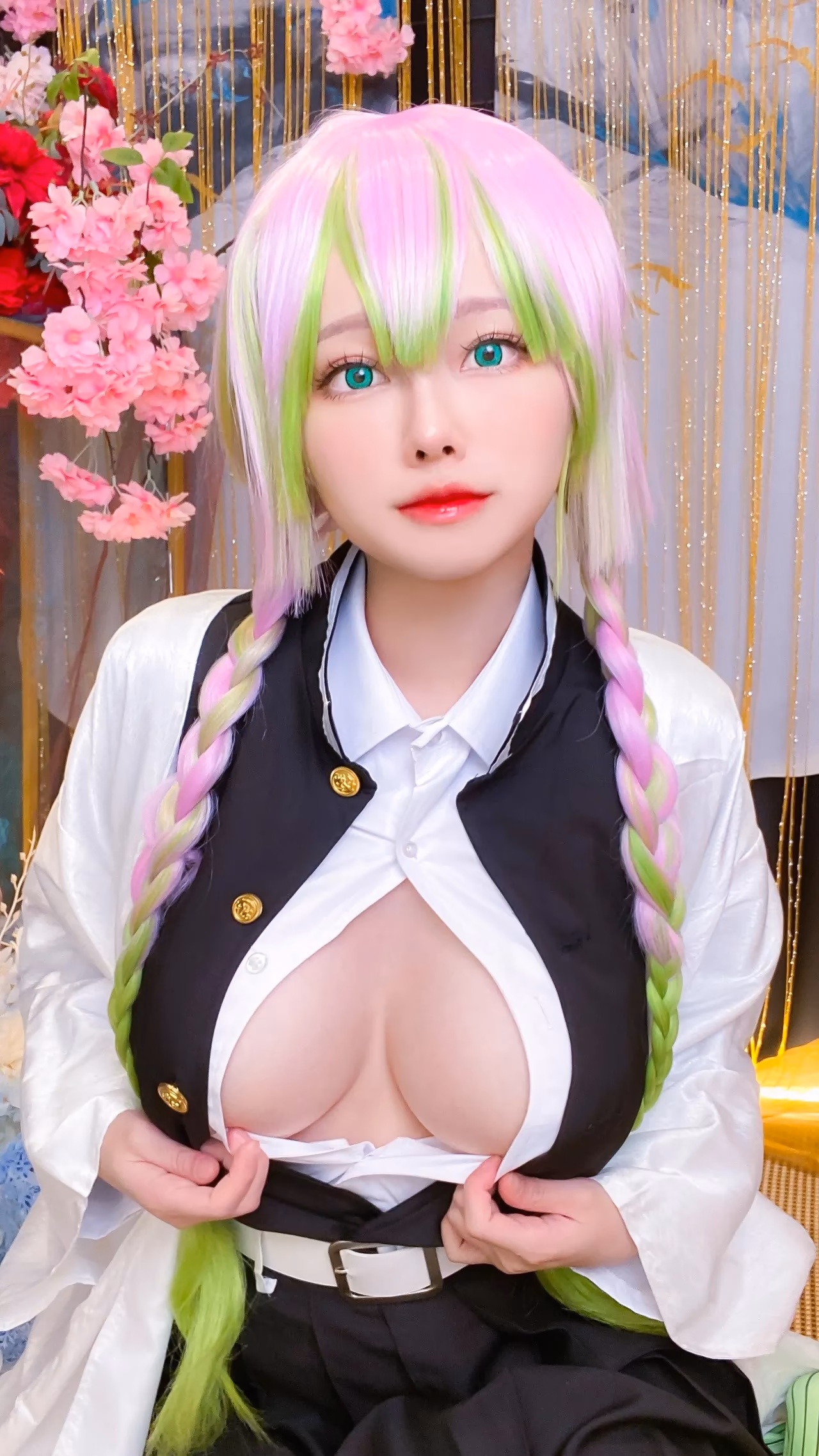 Arty Huang as Mitsuri Kanroji — cosplay photo 12 of 40