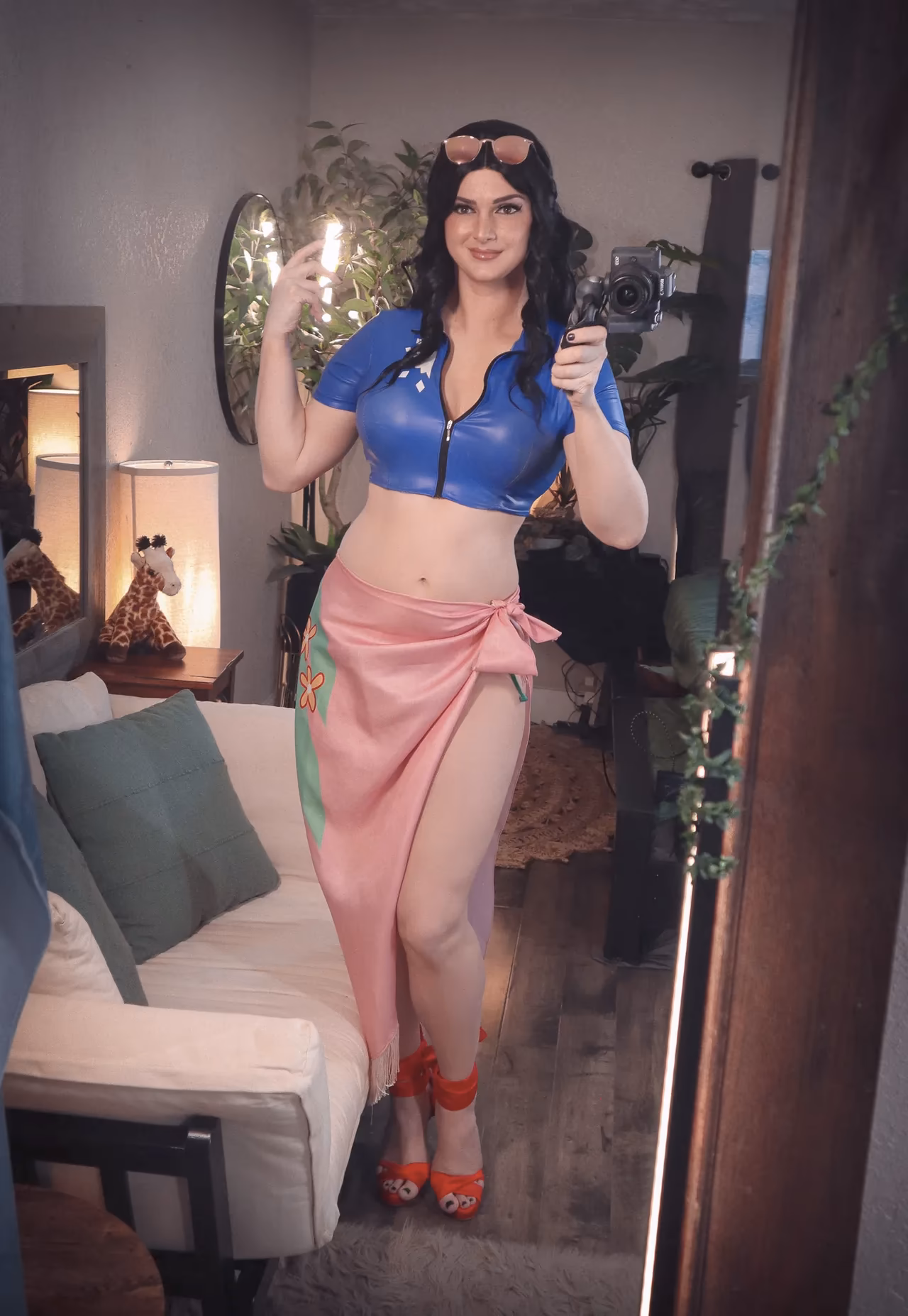 Ashley Barron as Nico Robin — cosplay photo 2 of 27