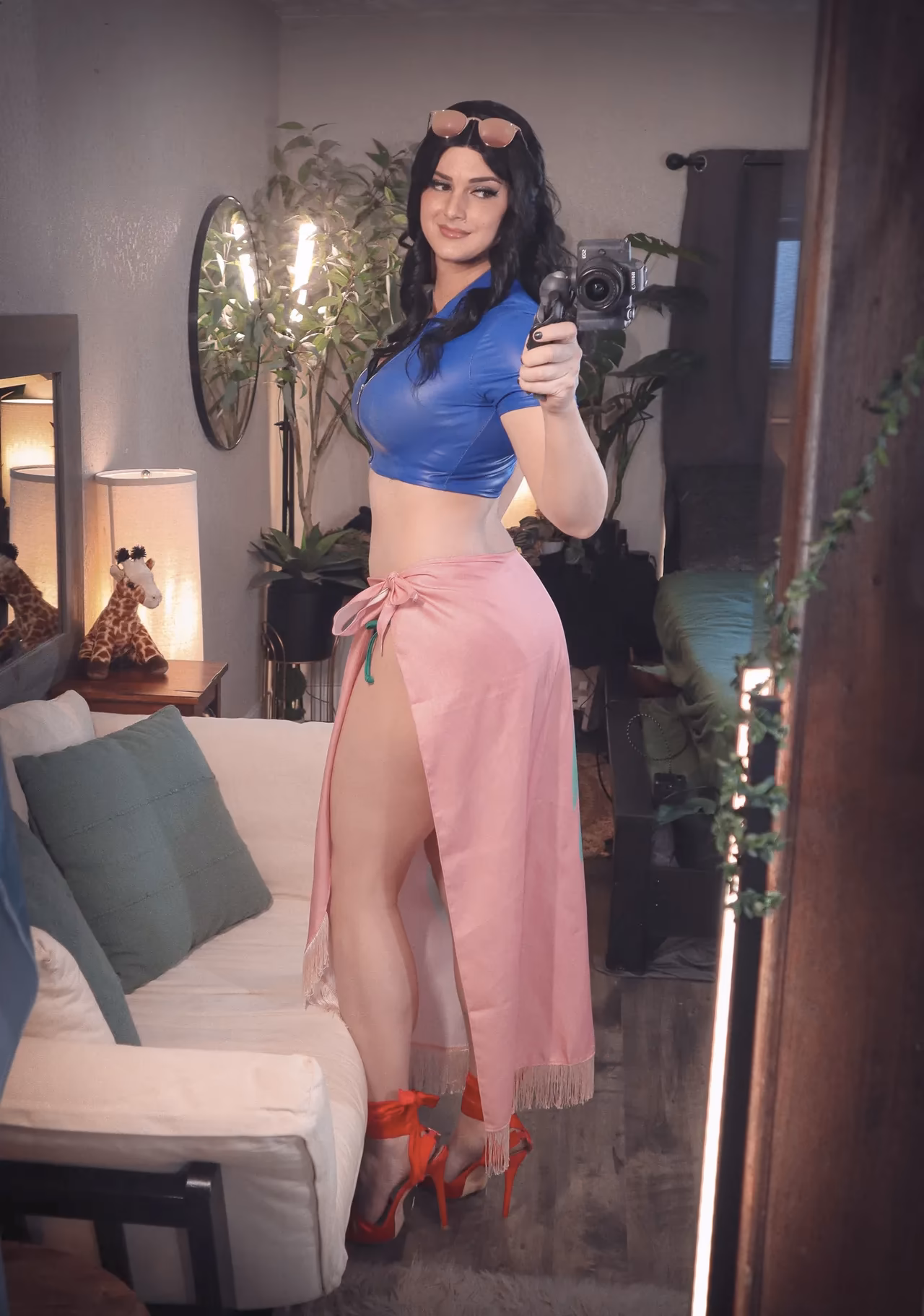 Ashley Barron as Nico Robin — cosplay photo 4 of 27
