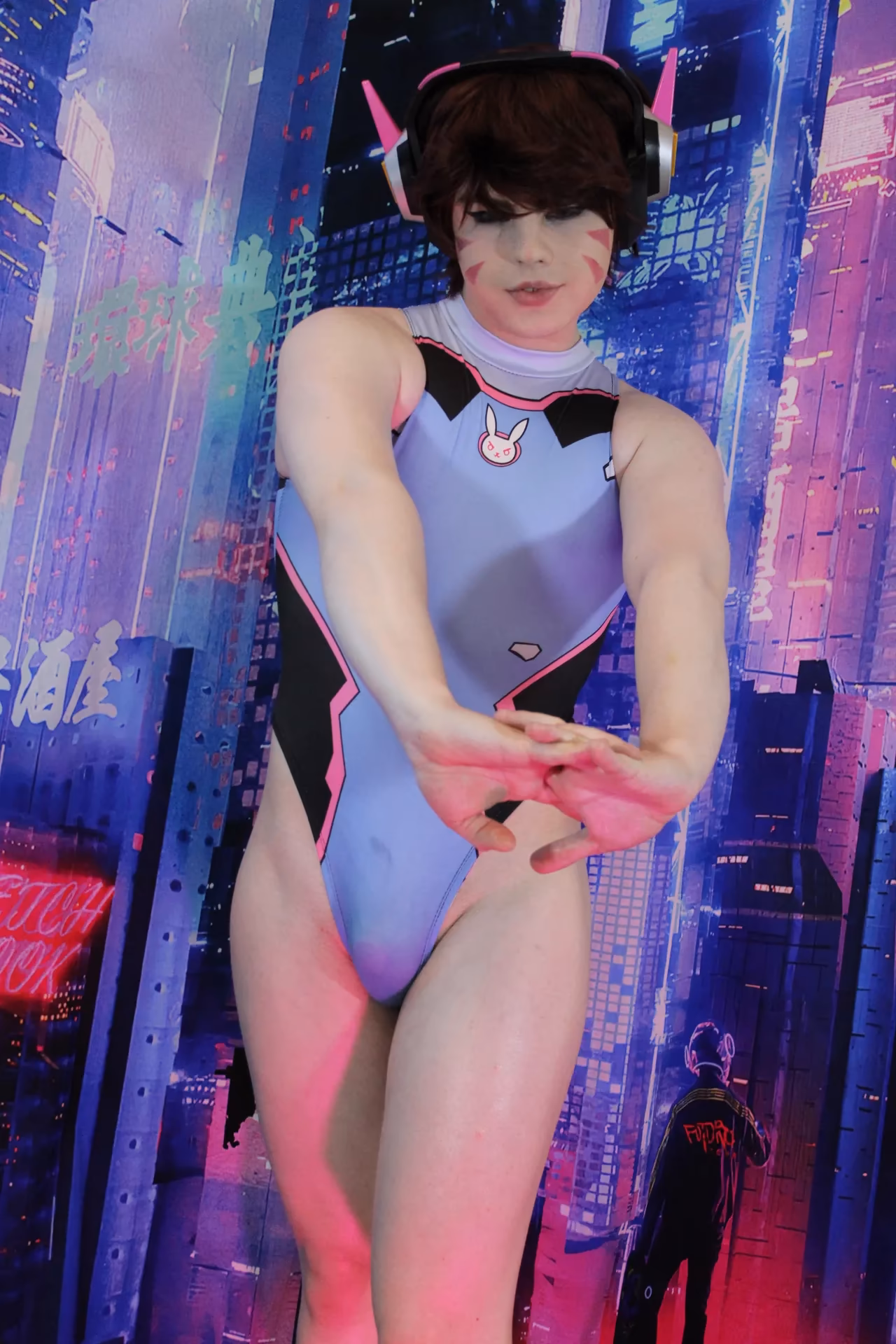 AvrelivsCaesar as D.Va — cosplay photo 3 of 37