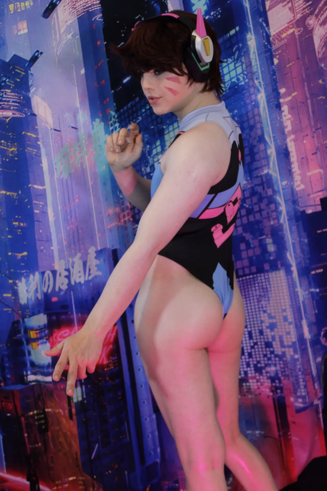 AvrelivsCaesar as D.Va — cosplay photo 5 of 37