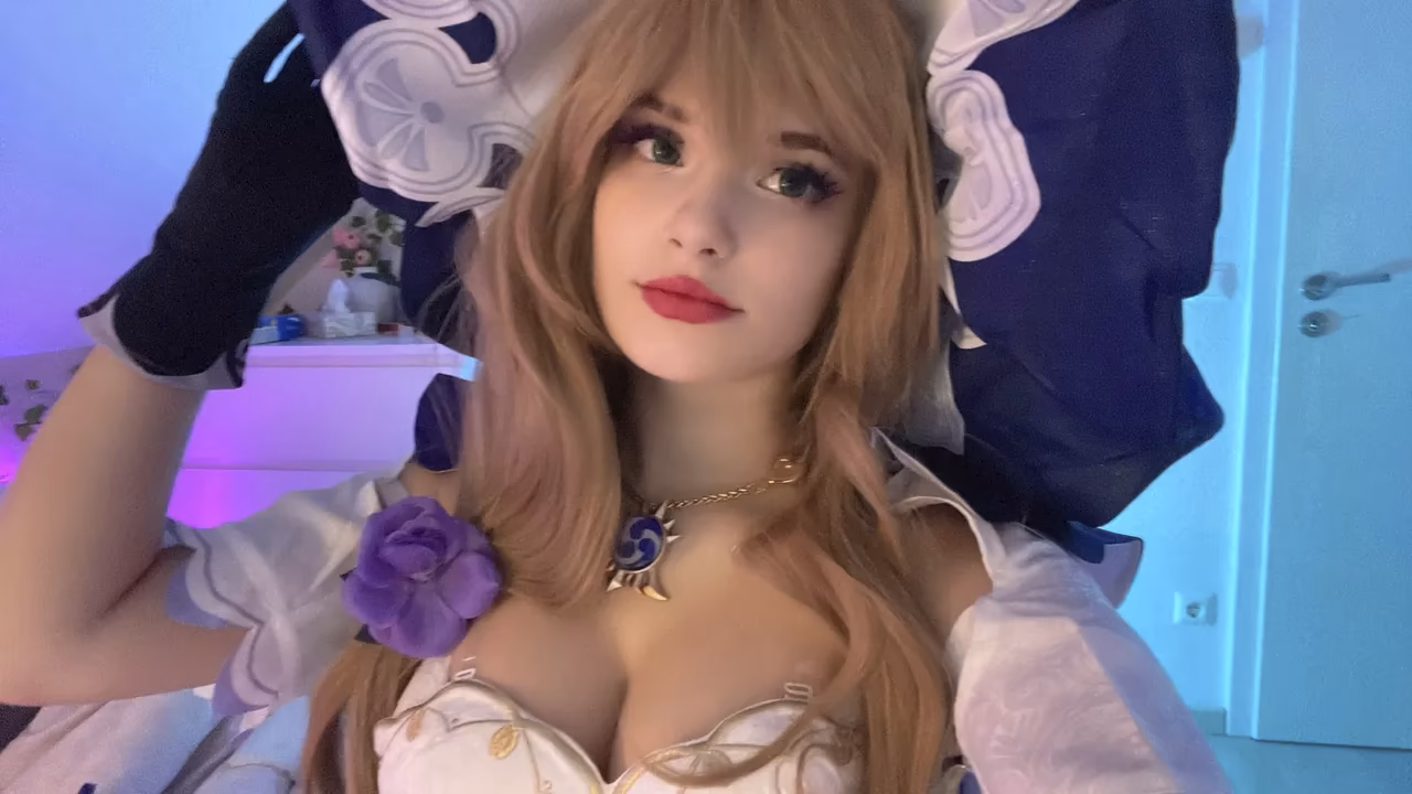 Avy Genki as Lisa Minci — cosplay photo 21 of 26