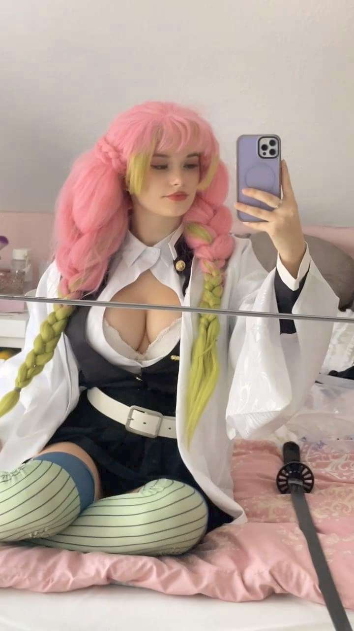 Avy Genki as Mitsuri Kanroji — cosplay photo 34 of 49