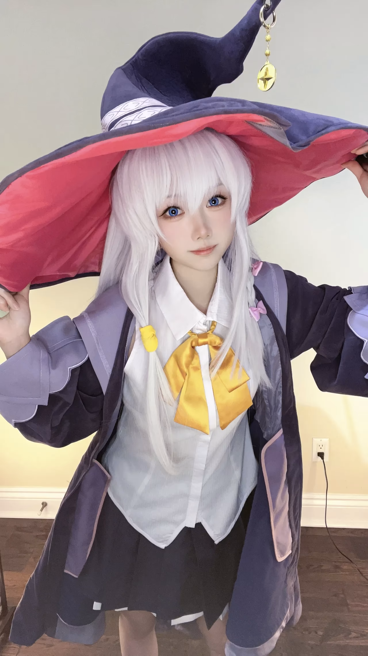 Aya Ogiso as Elaina — cosplay photo 11 of 20
