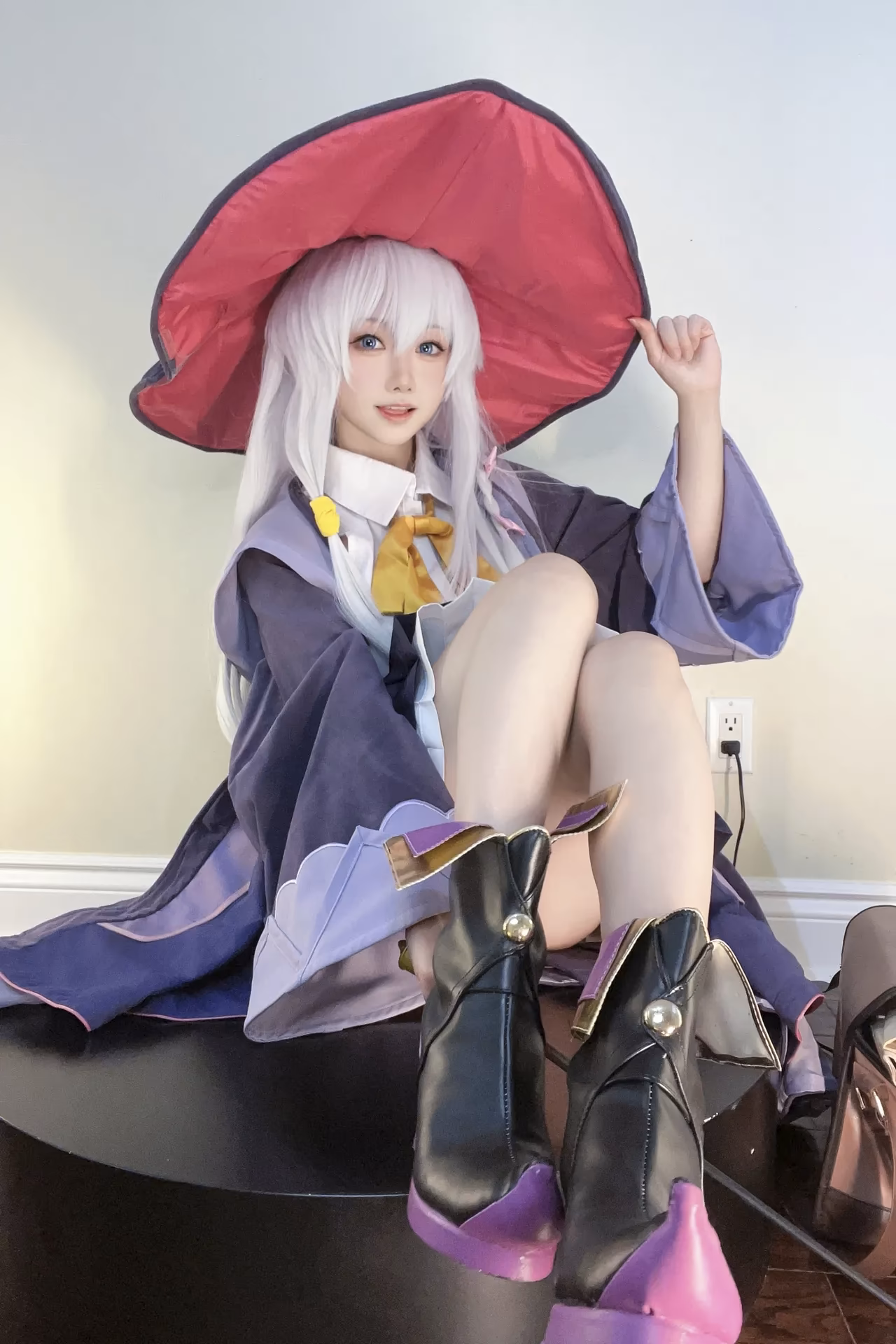 Aya Ogiso as Elaina — cosplay photo 14 of 20
