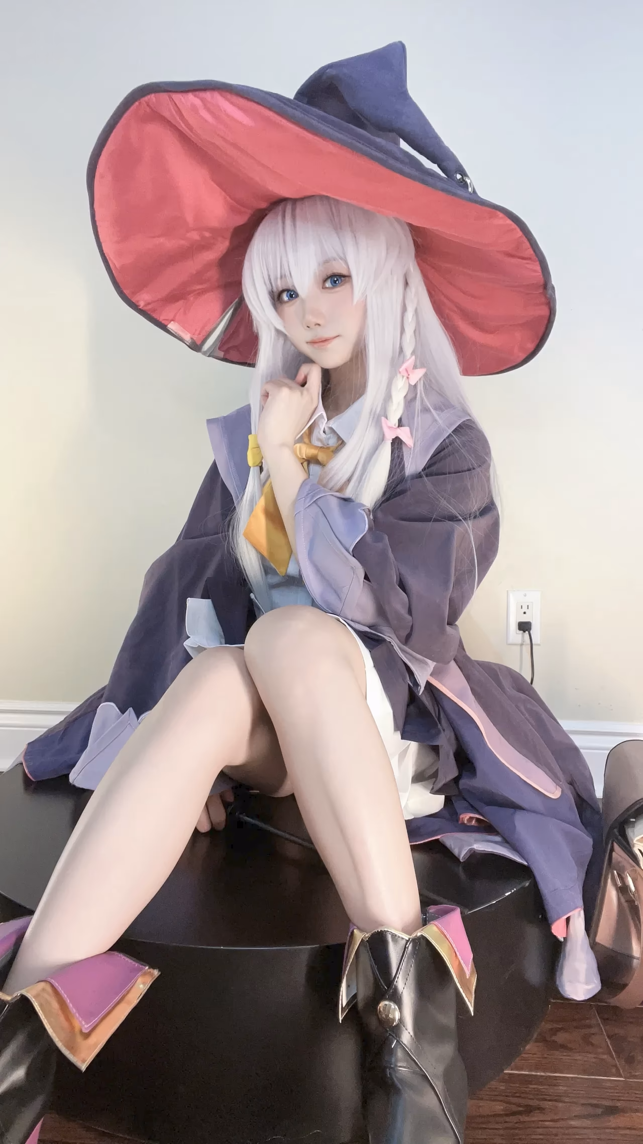 Aya Ogiso as Elaina — cosplay photo 17 of 20