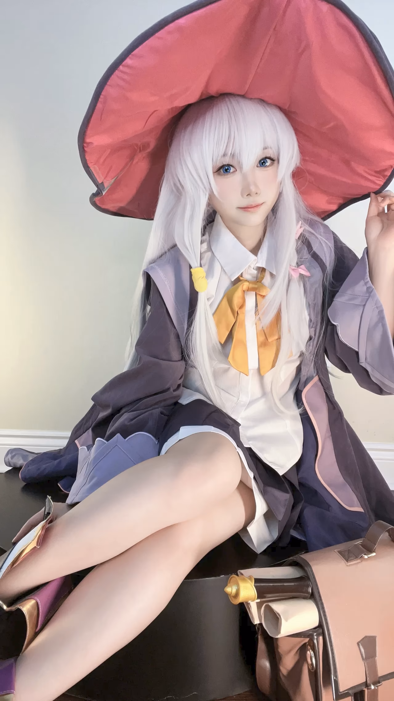 Aya Ogiso as Elaina — cosplay photo 18 of 20