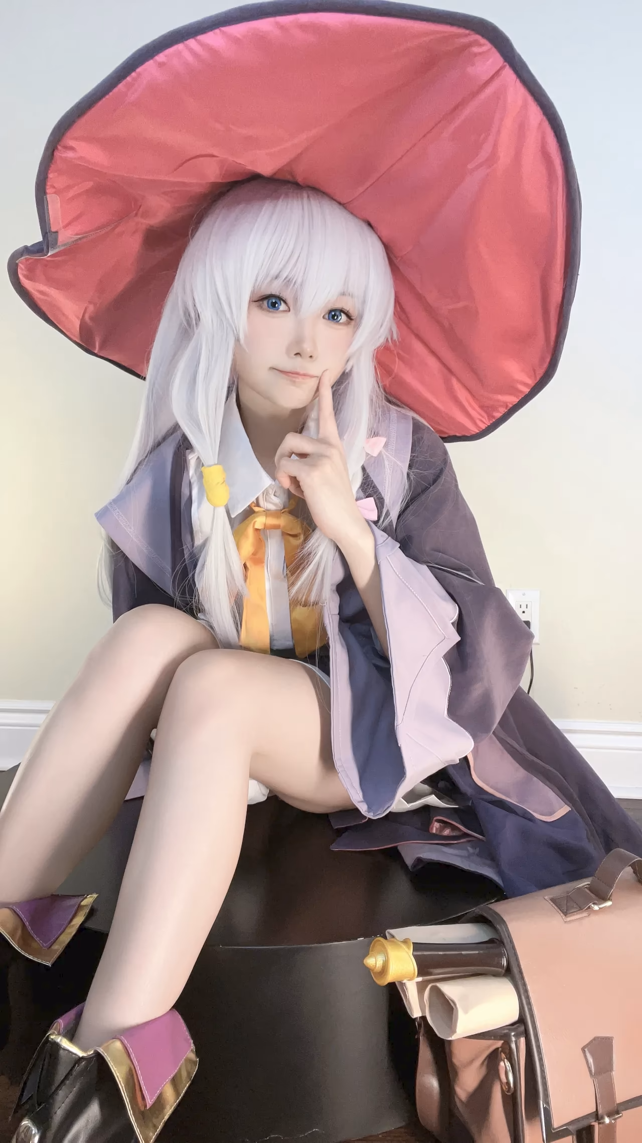 Aya Ogiso as Elaina — cosplay photo 19 of 20