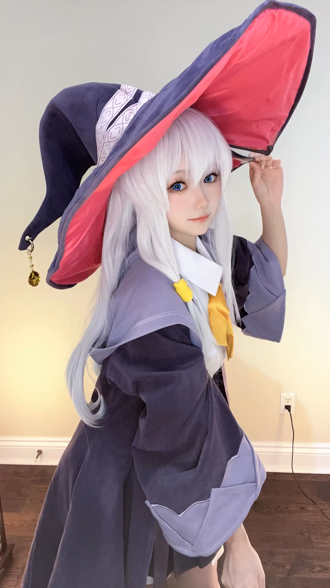 Aya Ogiso as Elaina — cosplay photo 7 of 20