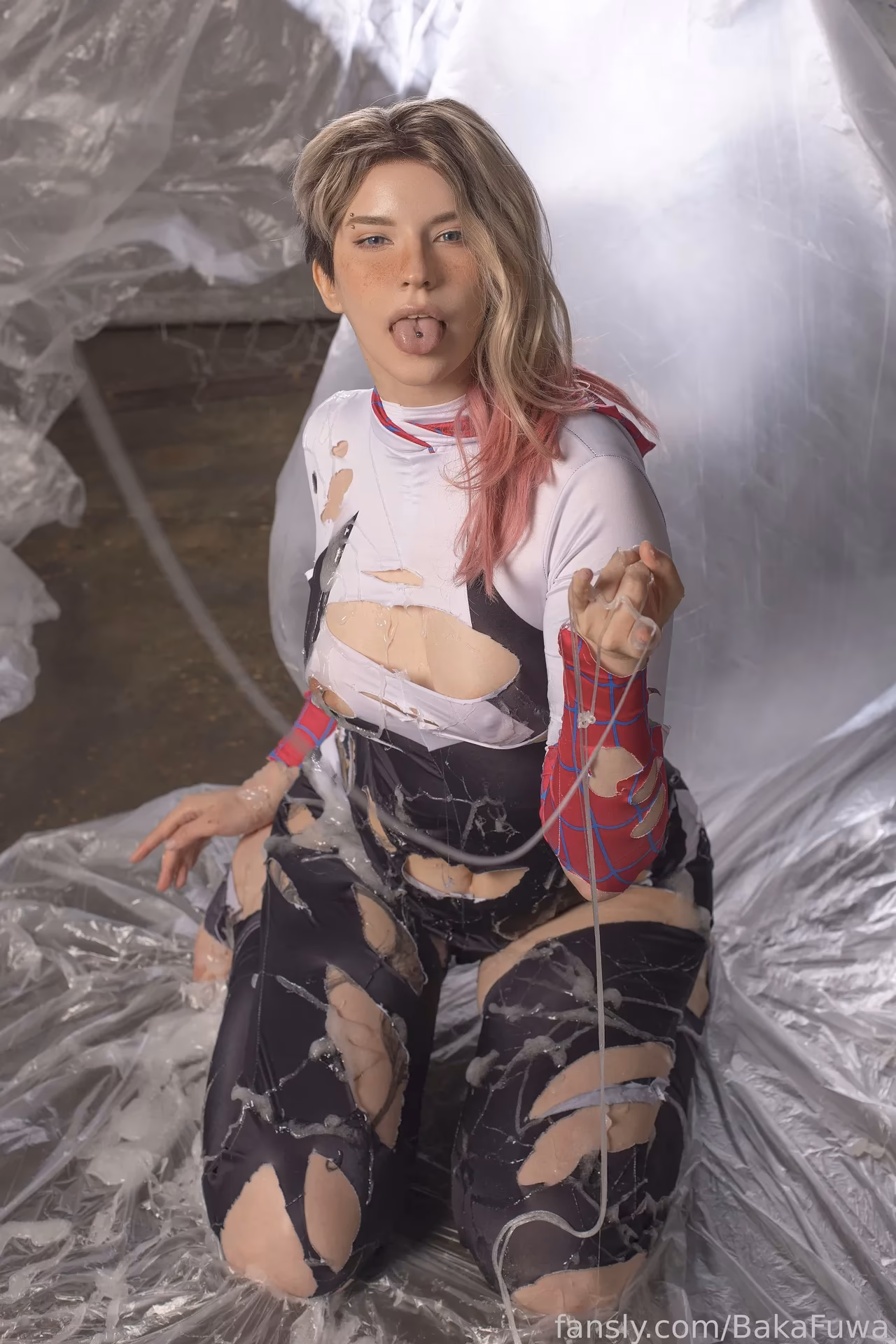 Baka Fuwa as Gwen Stacy — cosplay photo 99 of 104