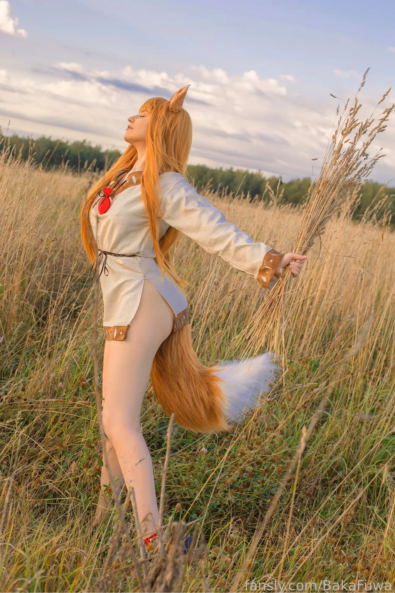 Baka Fuwa as Holo — cosplay photo 4 of 31
