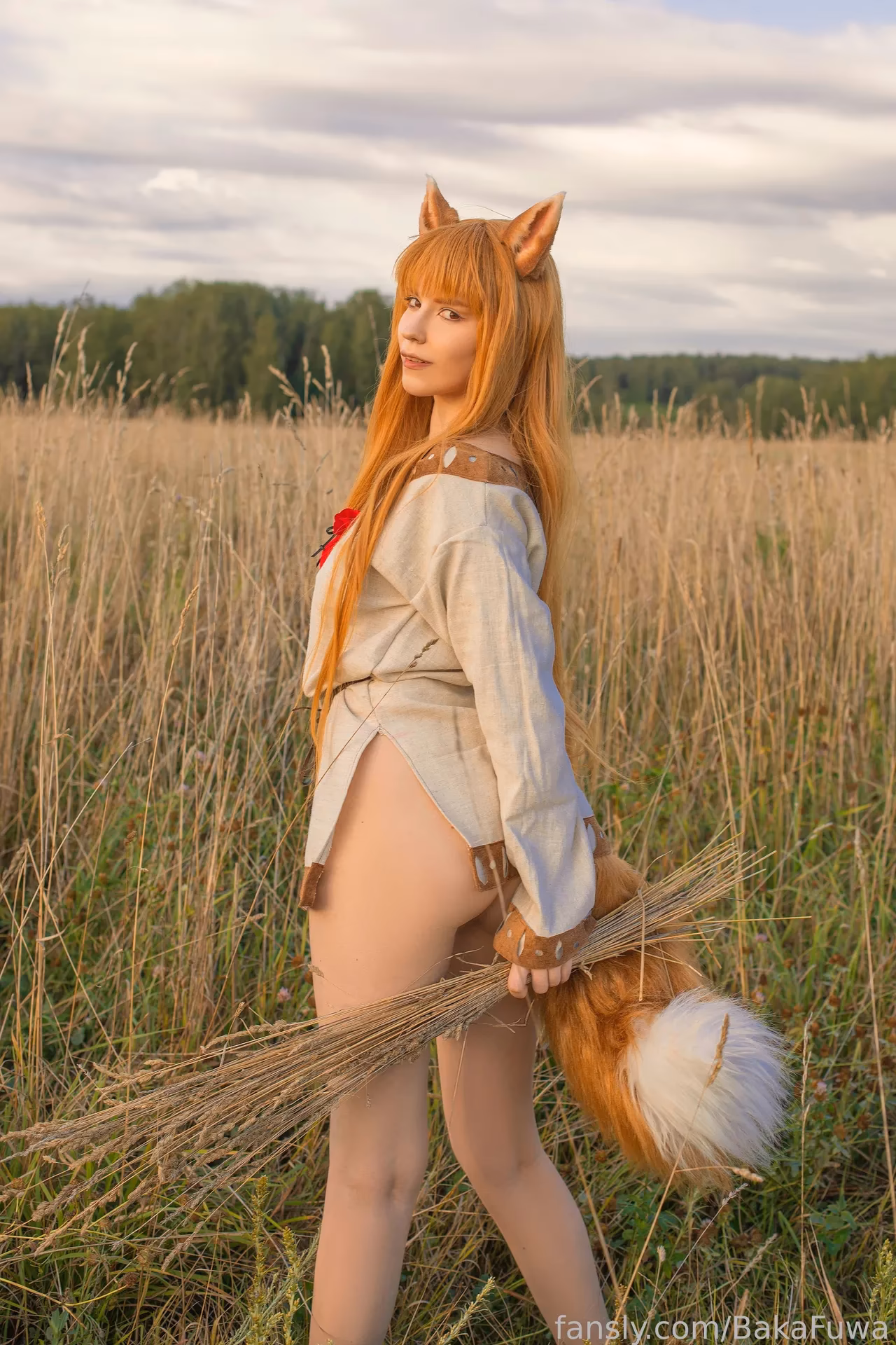Baka Fuwa as Holo — cosplay photo 7 of 31