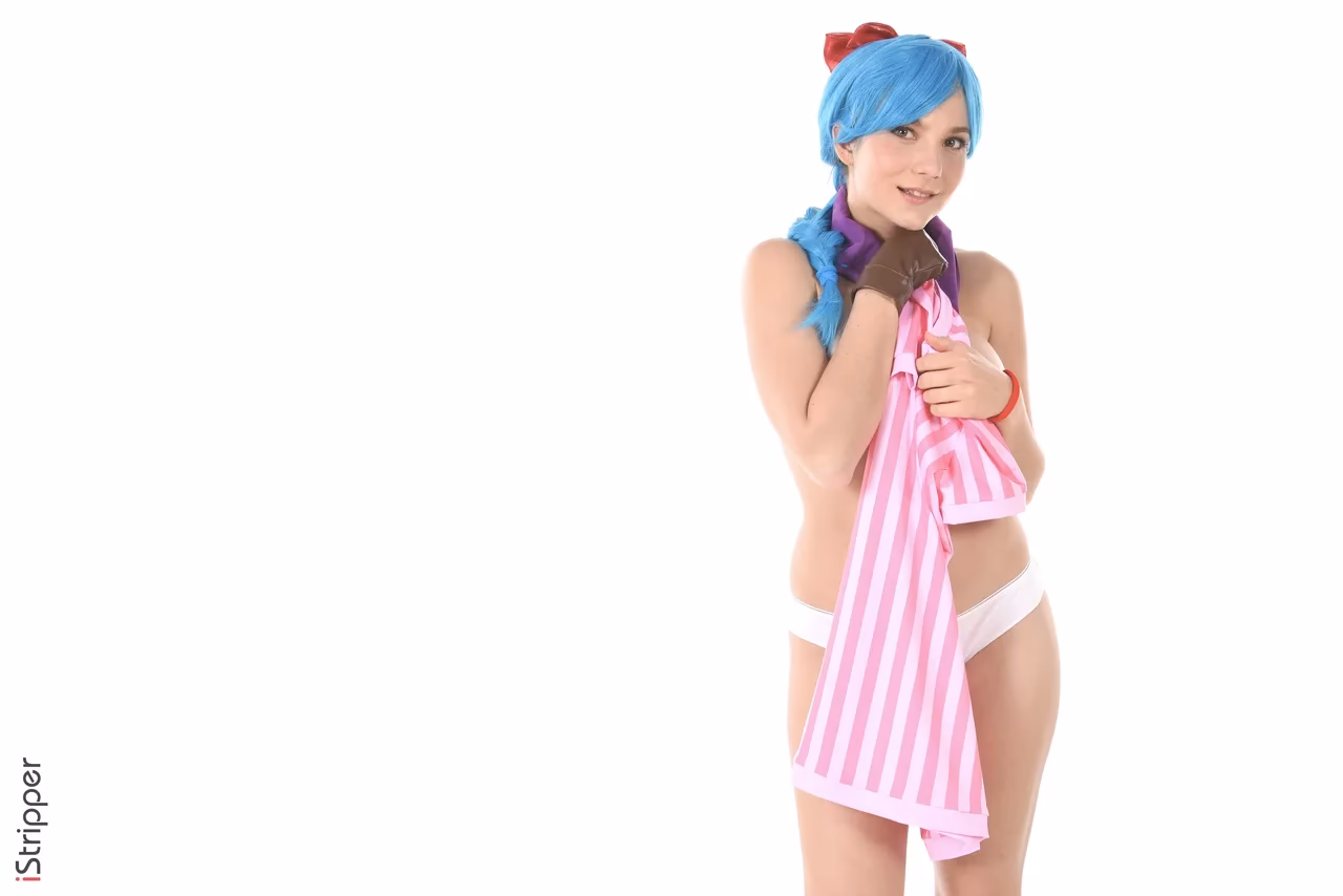 Belka as Bulma — cosplay photo 18 of 50