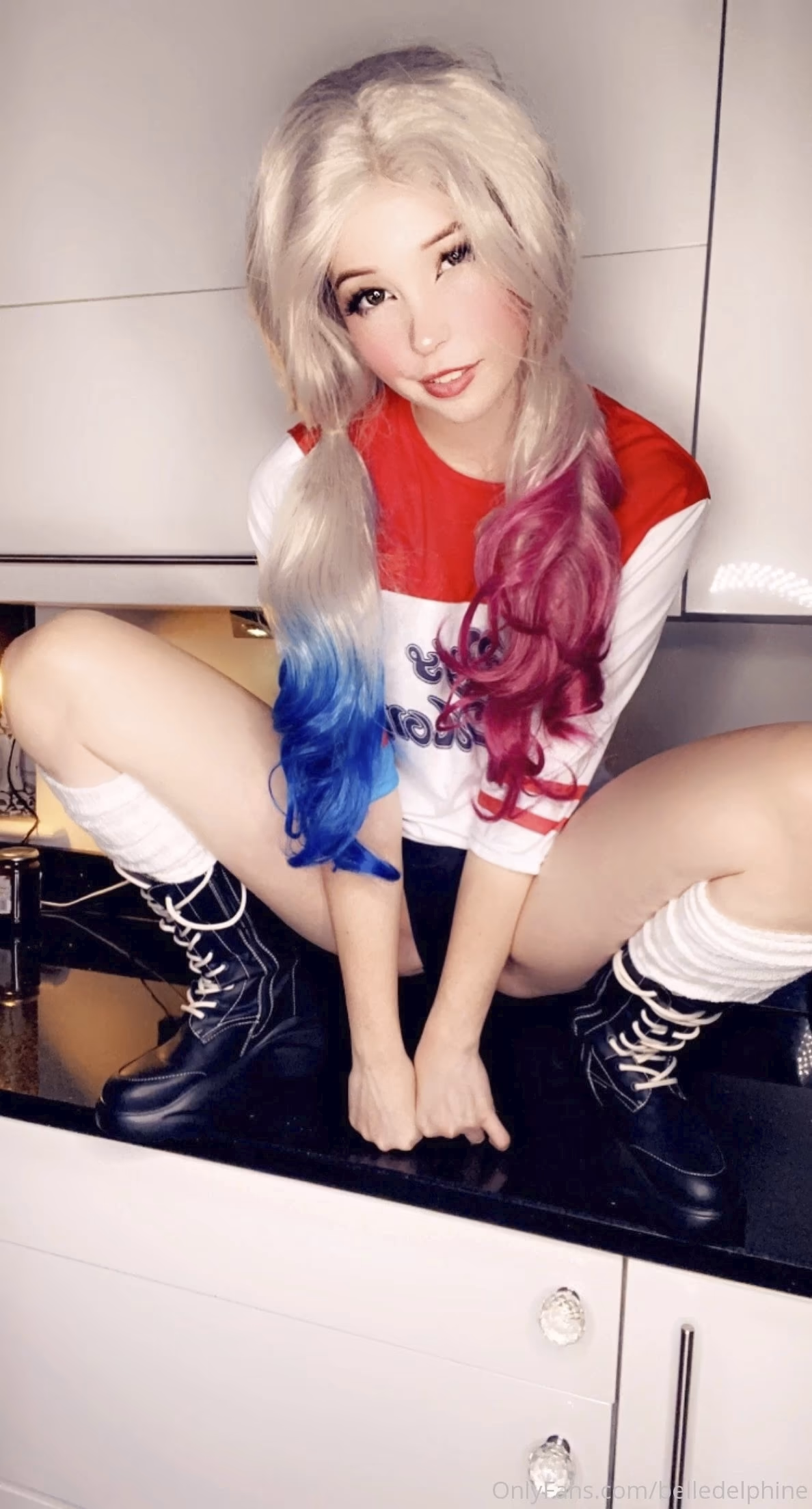 Belle Delphine as Harley Quinn — cosplay photo 10 of 36