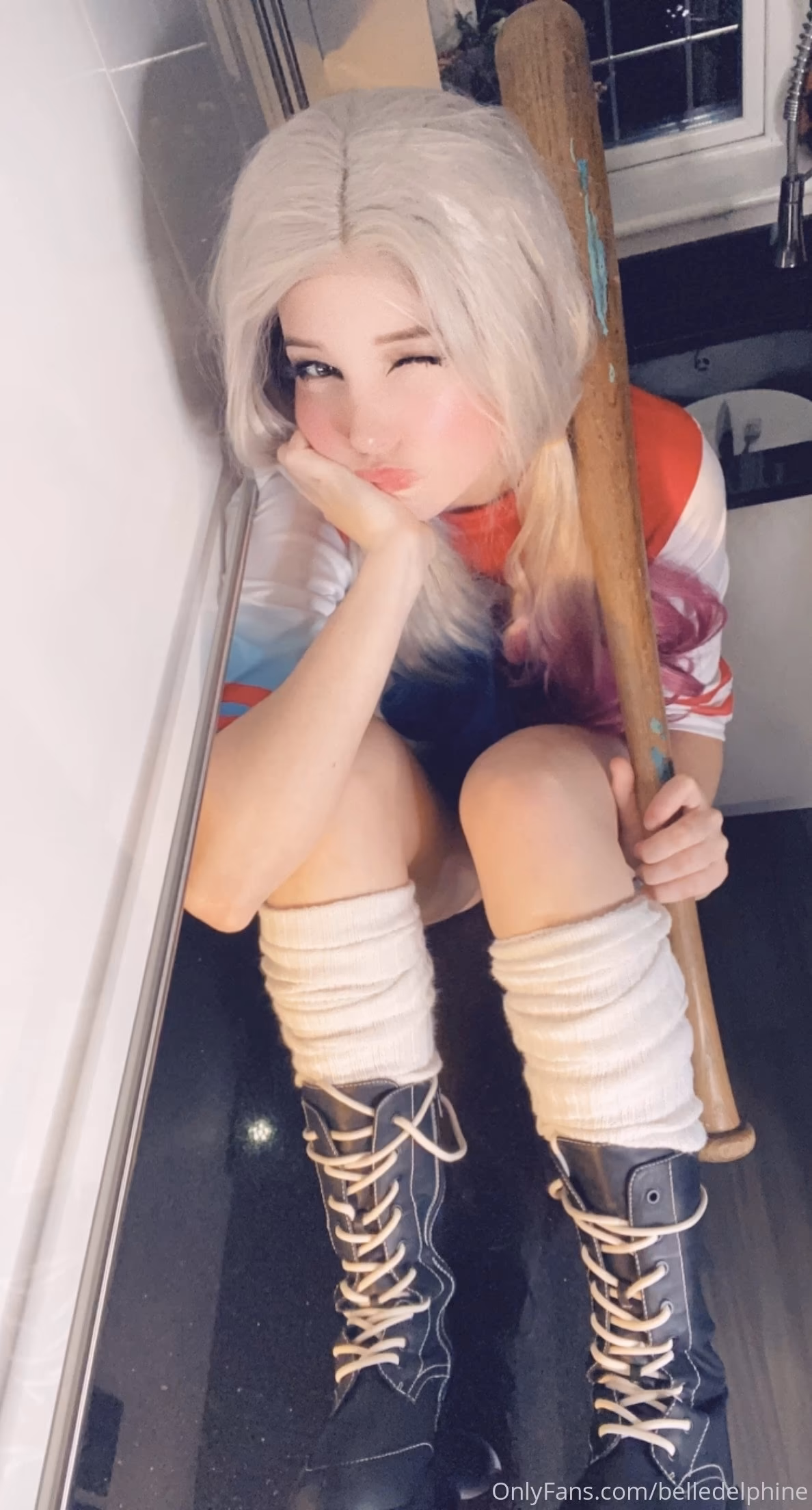 Belle Delphine as Harley Quinn — cosplay photo 26 of 36