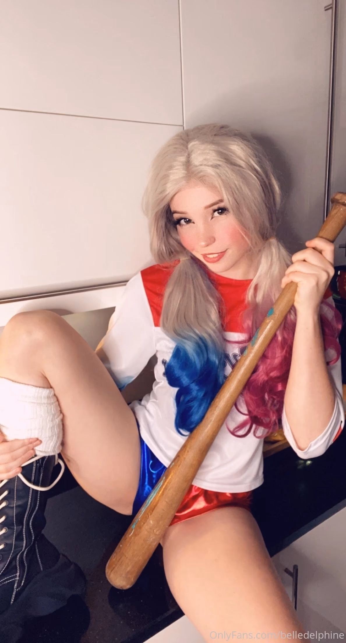 Belle Delphine as Harley Quinn — cosplay photo 6 of 36
