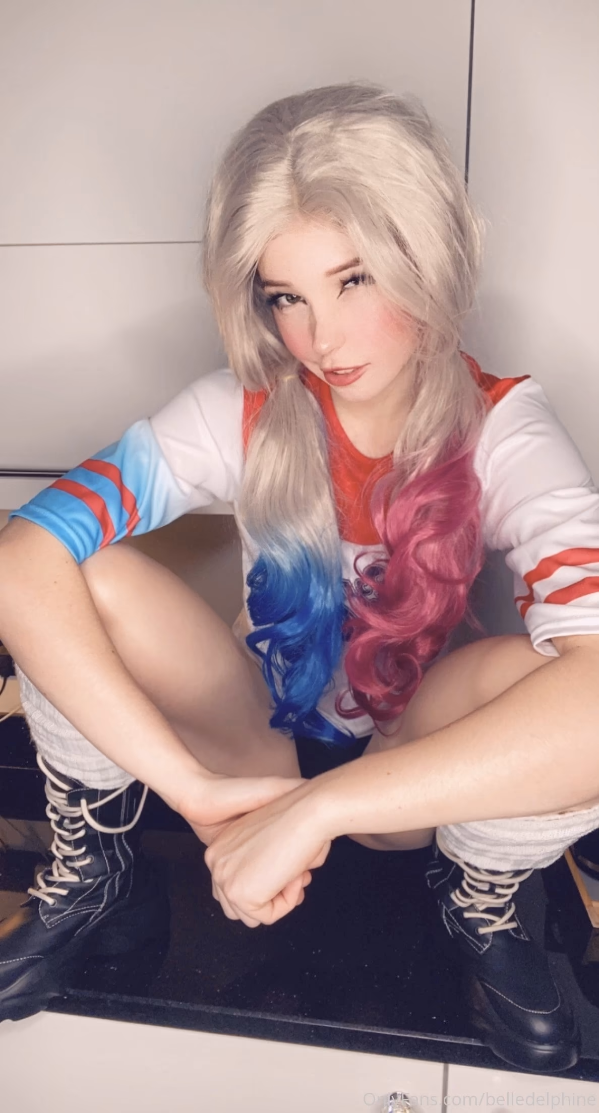 Belle Delphine as Harley Quinn — cosplay photo 9 of 36
