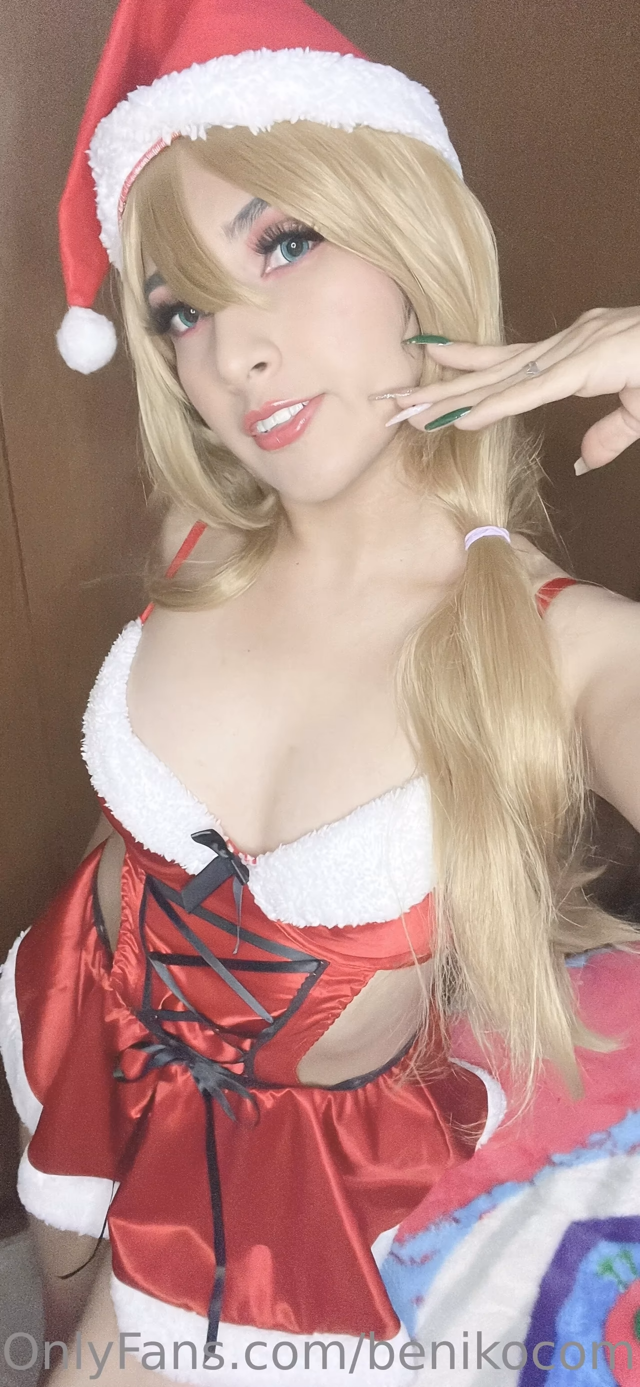 Beniko Compton as Lisa Minci — cosplay photo 2 of 17