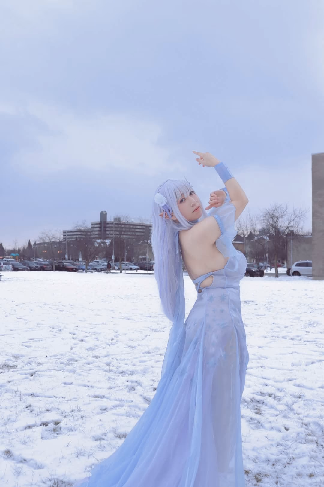 BILIBILI Cosplayer as Emilia — cosplay photo 4 of 9