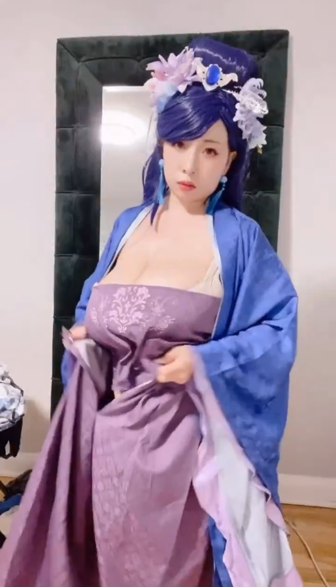 BILIBILI Cosplayer as Lihua — cosplay photo 6 of 10