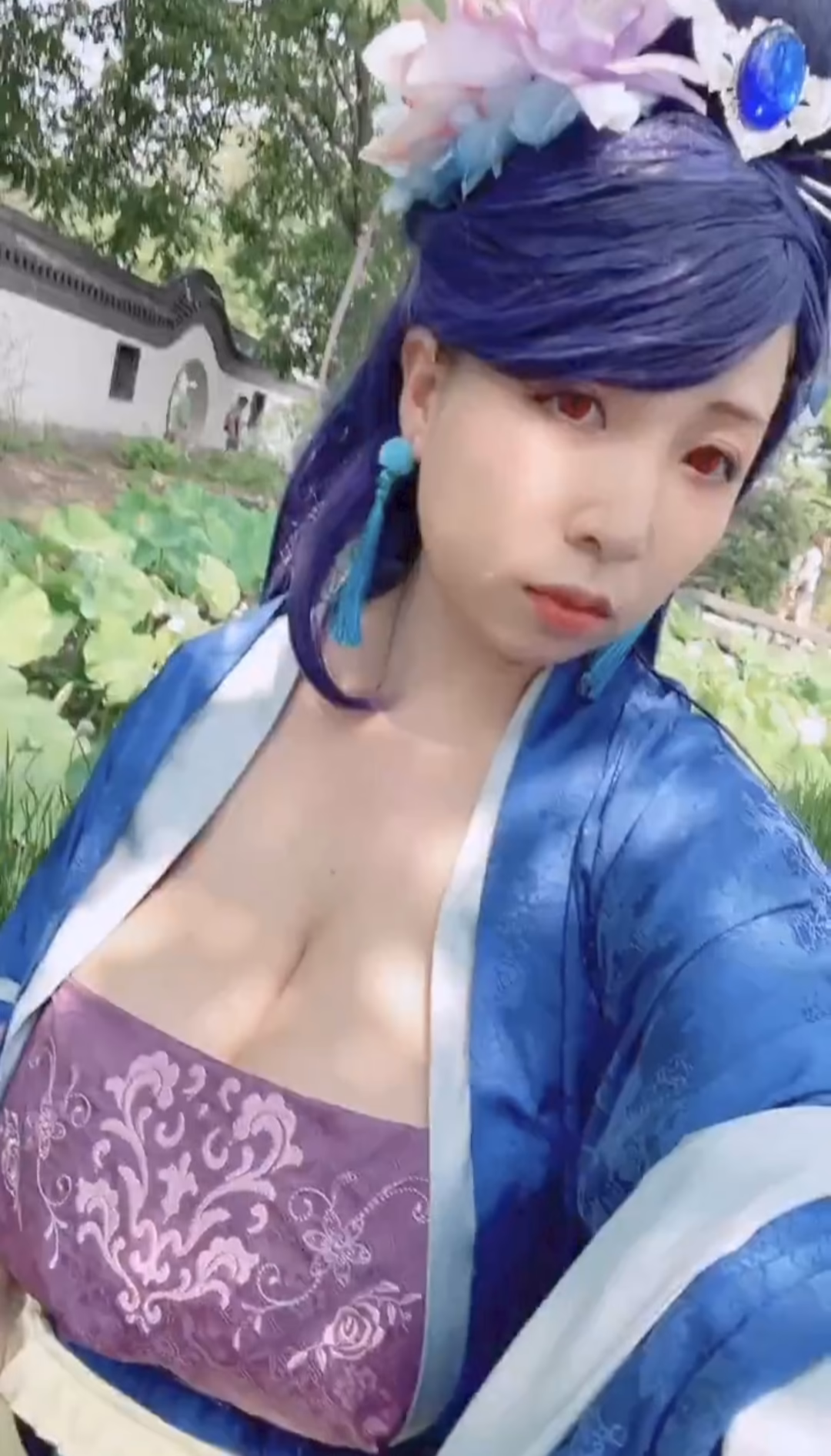 BILIBILI Cosplayer as Lihua — cosplay photo 7 of 10