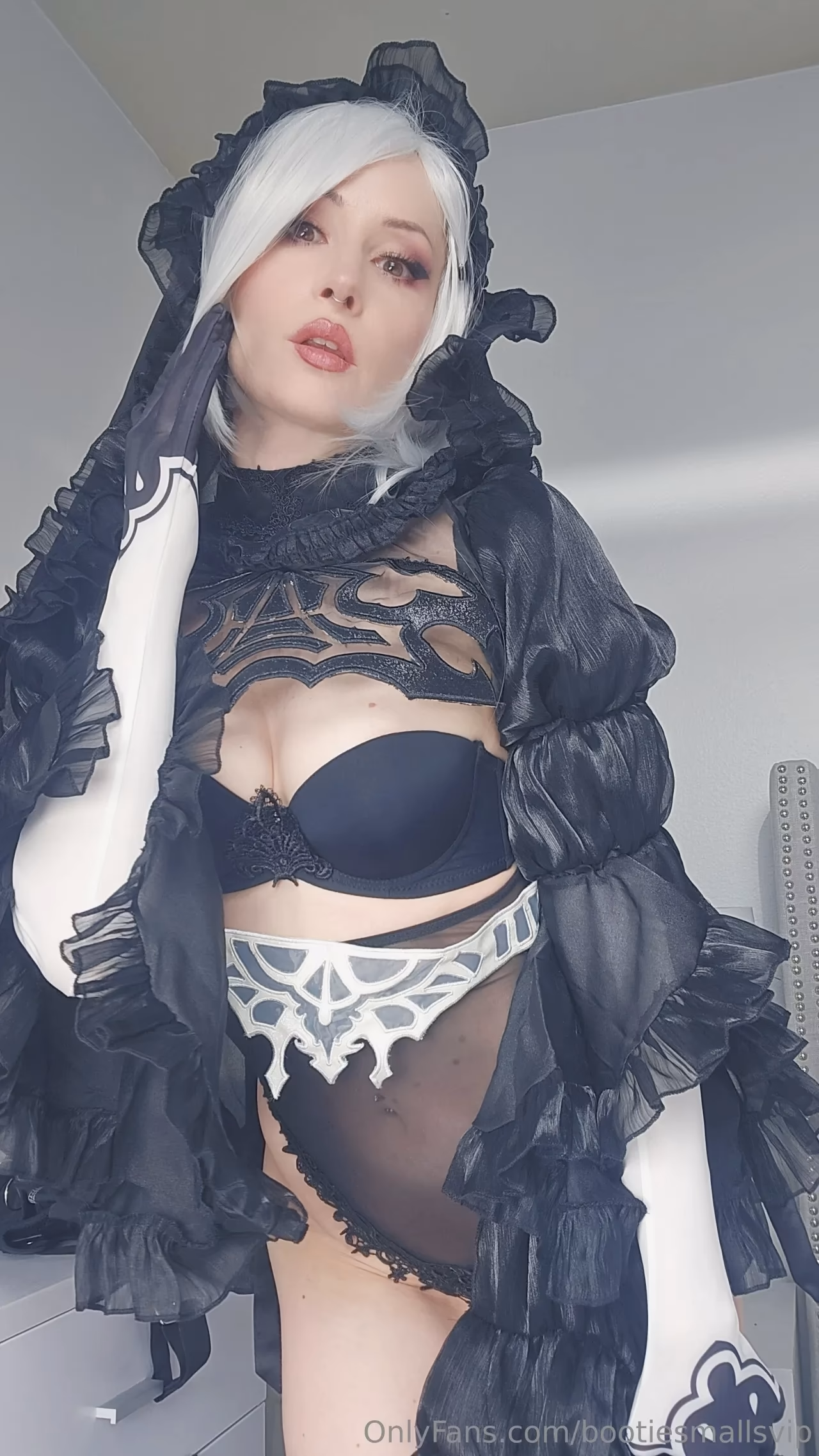 Bindi Smalls as 2B — cosplay photo 2 of 37