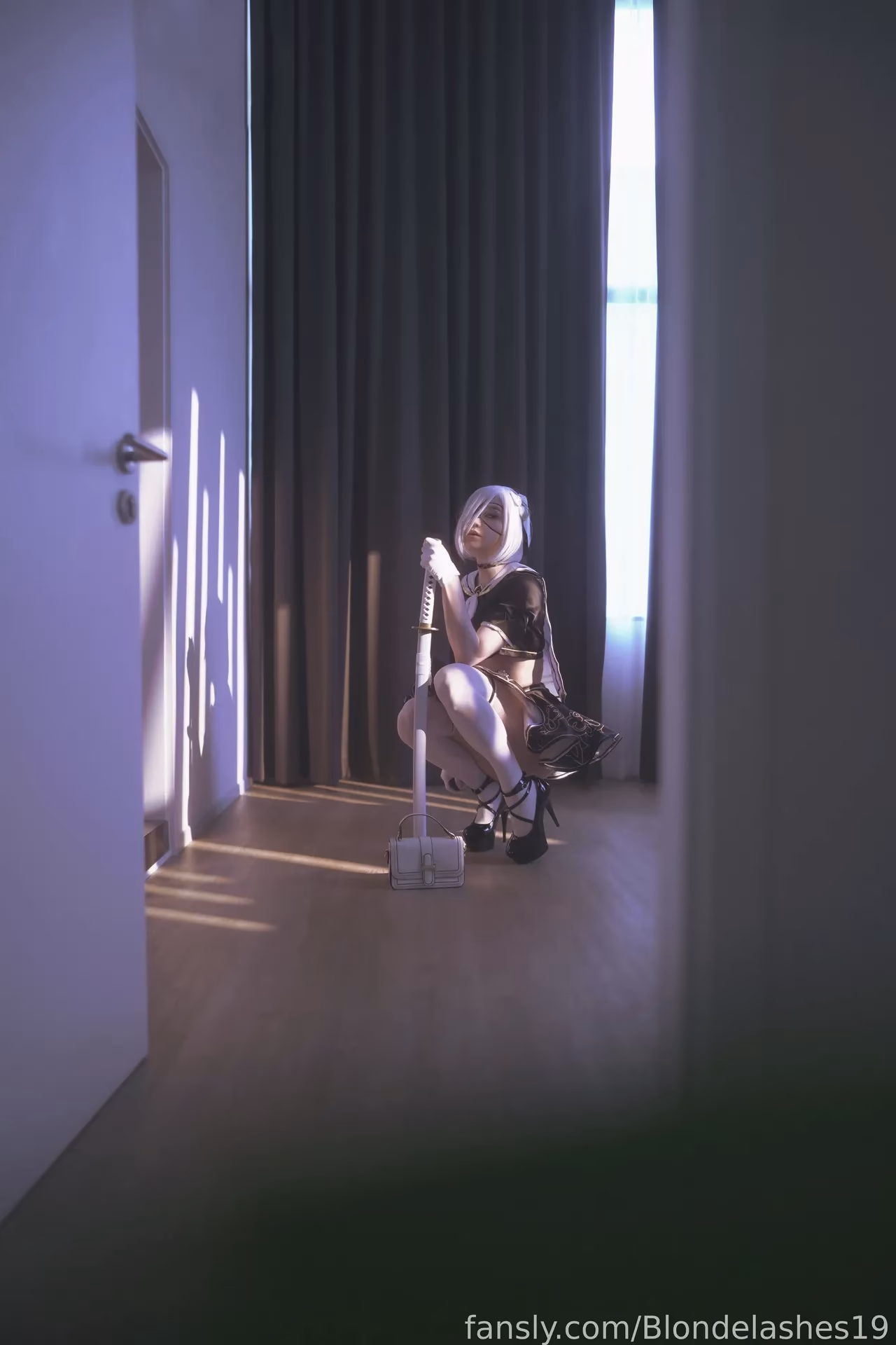 Blondelashes19 as 2B — cosplay photo 16 of 29