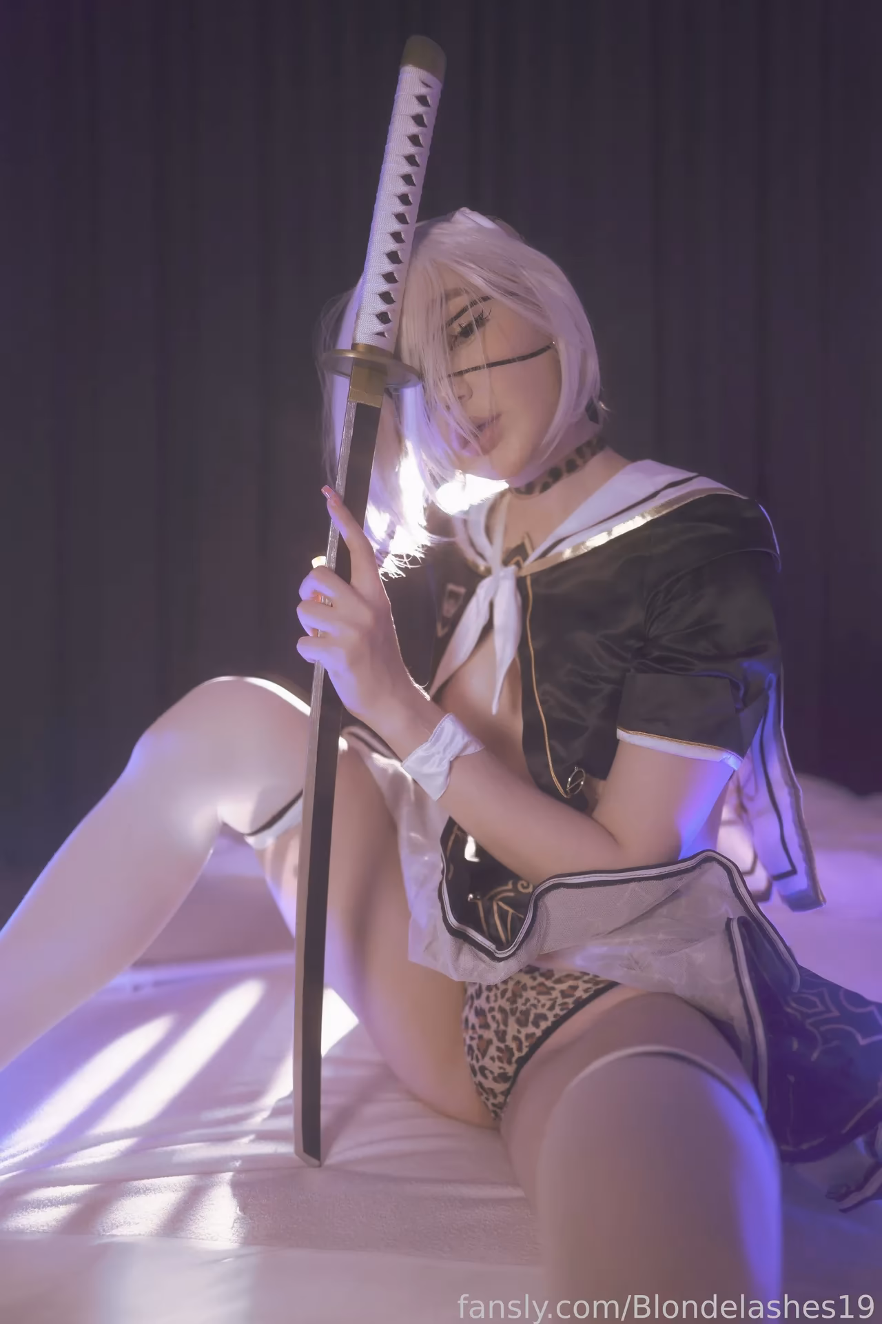 Blondelashes19 as 2B — cosplay photo 18 of 29