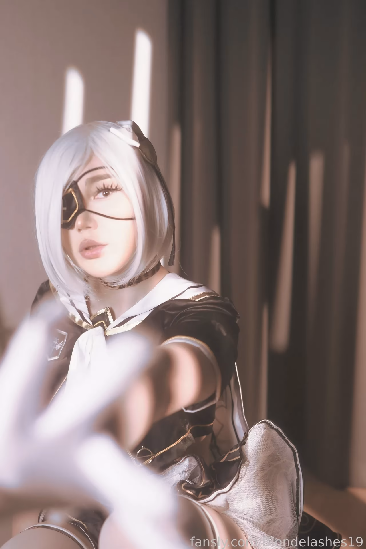 Blondelashes19 as 2B — cosplay photo 19 of 29