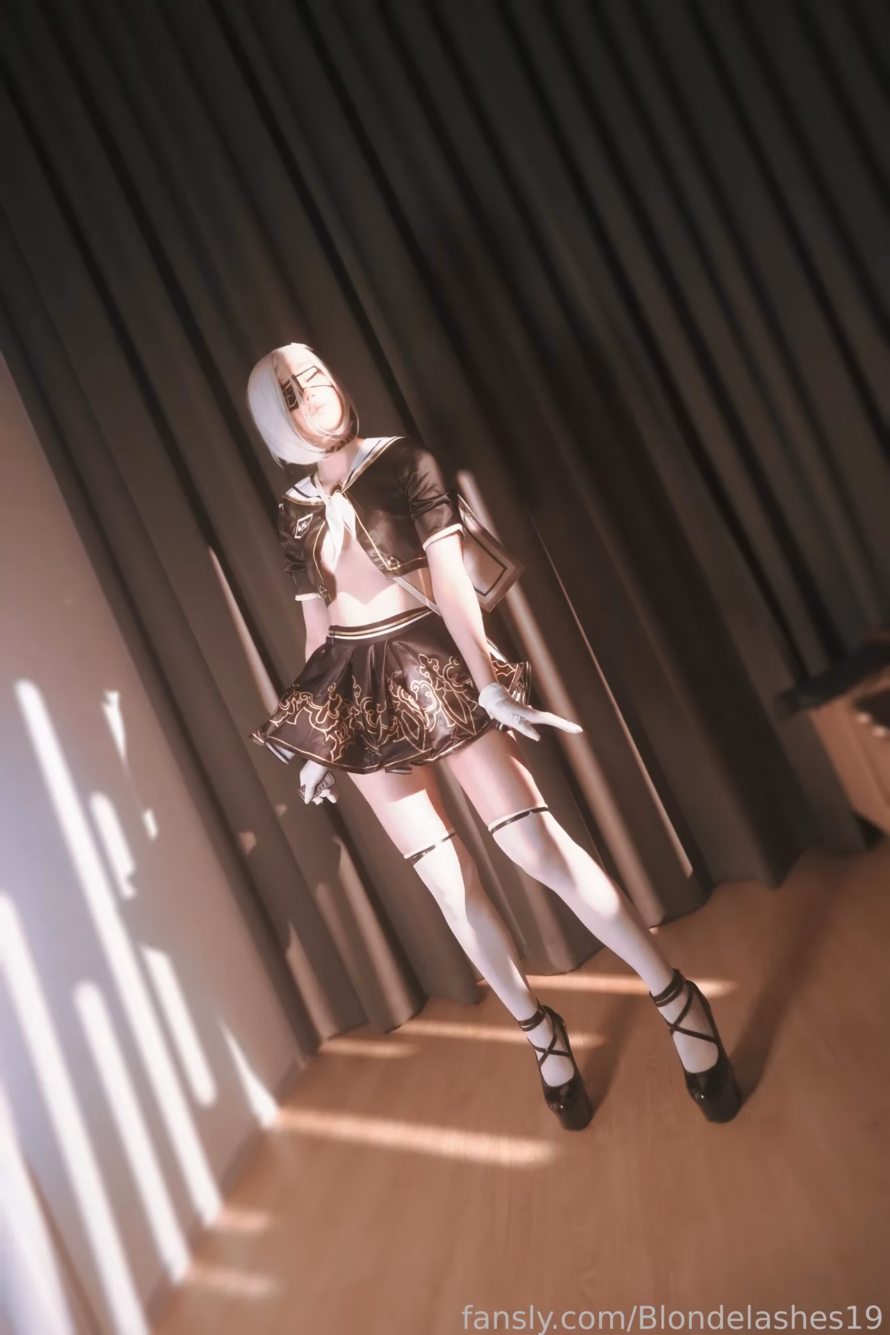 Blondelashes19 as 2B — cosplay photo 2 of 29