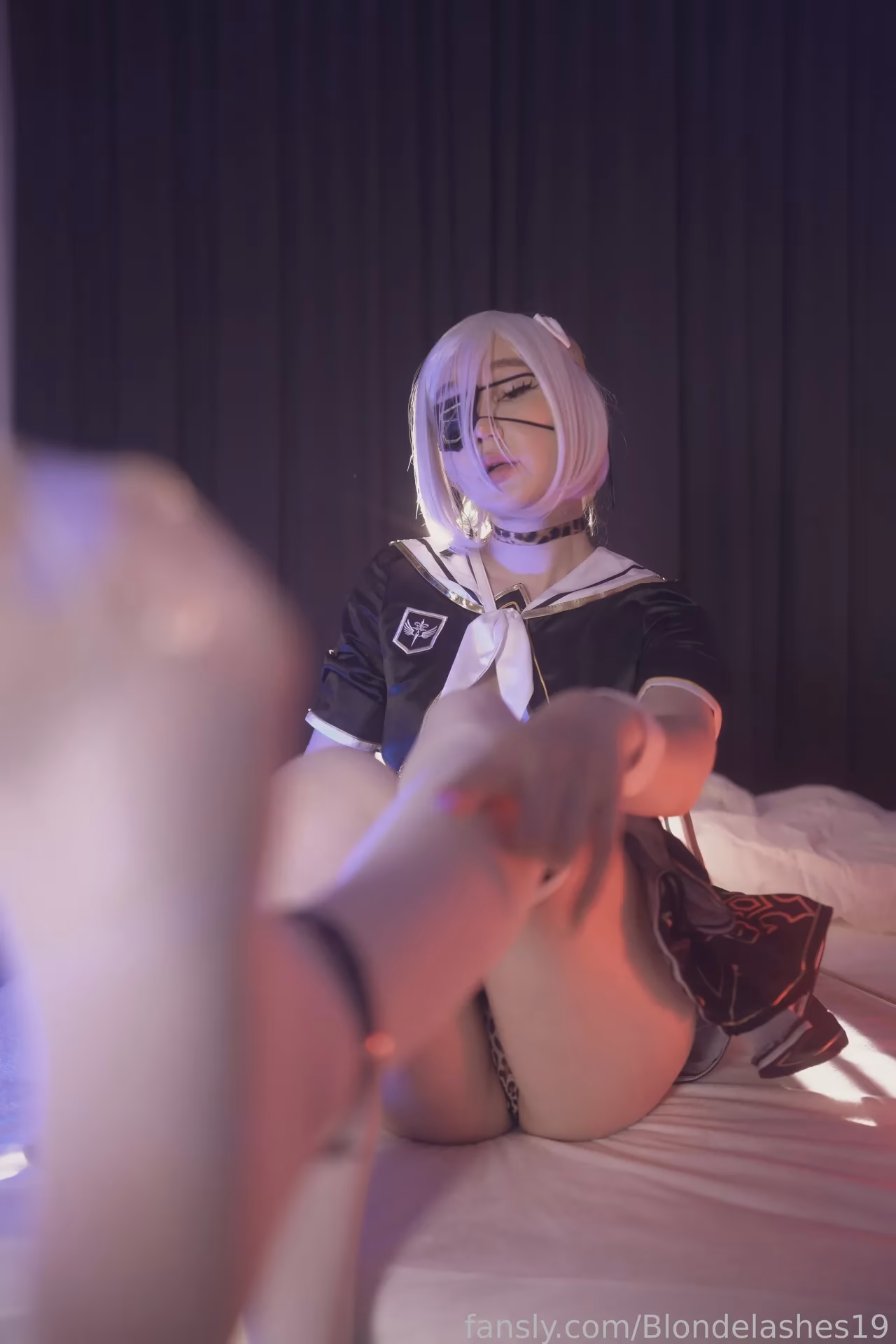Blondelashes19 as 2B — cosplay photo 24 of 29