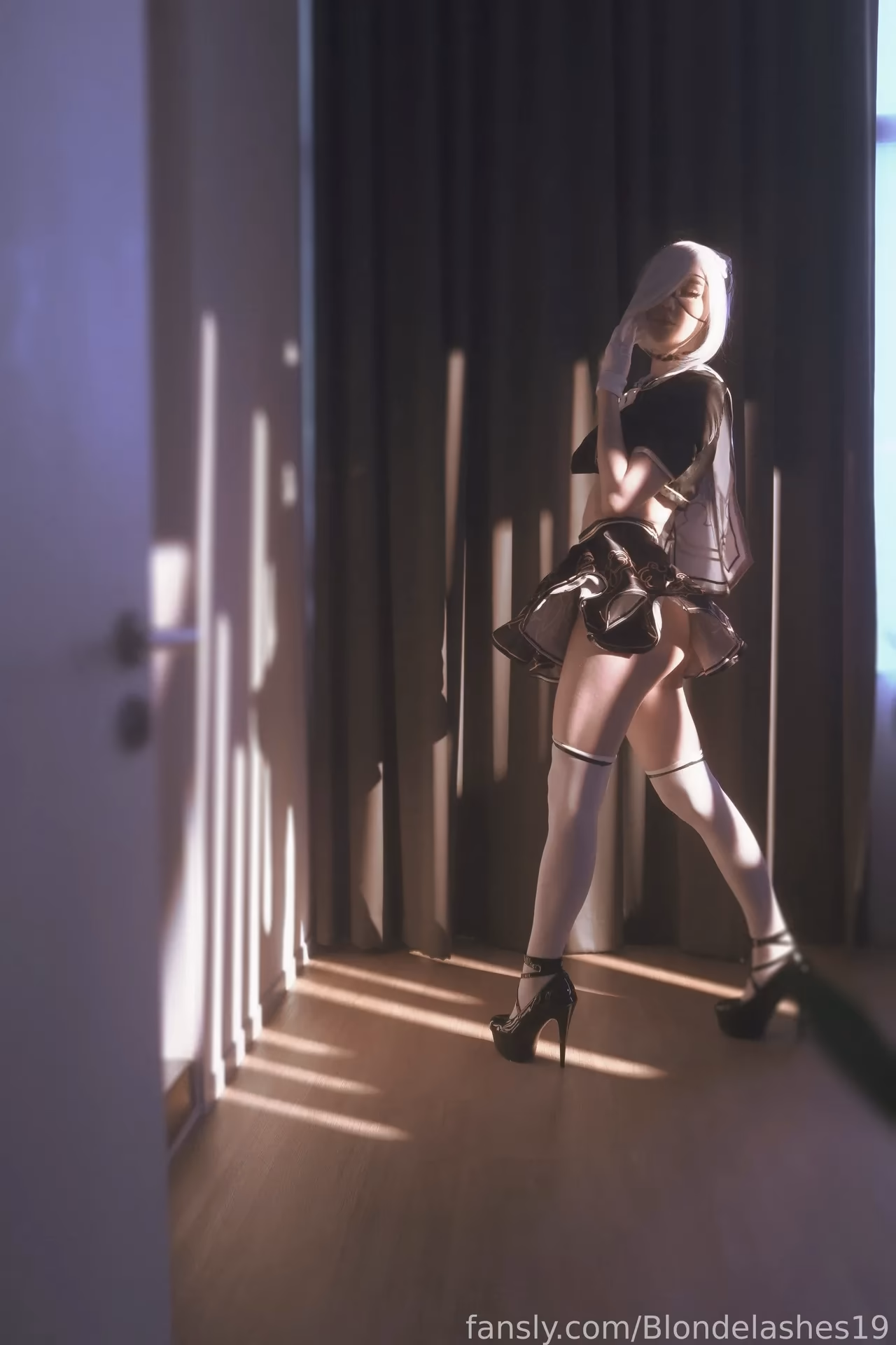 Blondelashes19 as 2B — cosplay photo 6 of 29