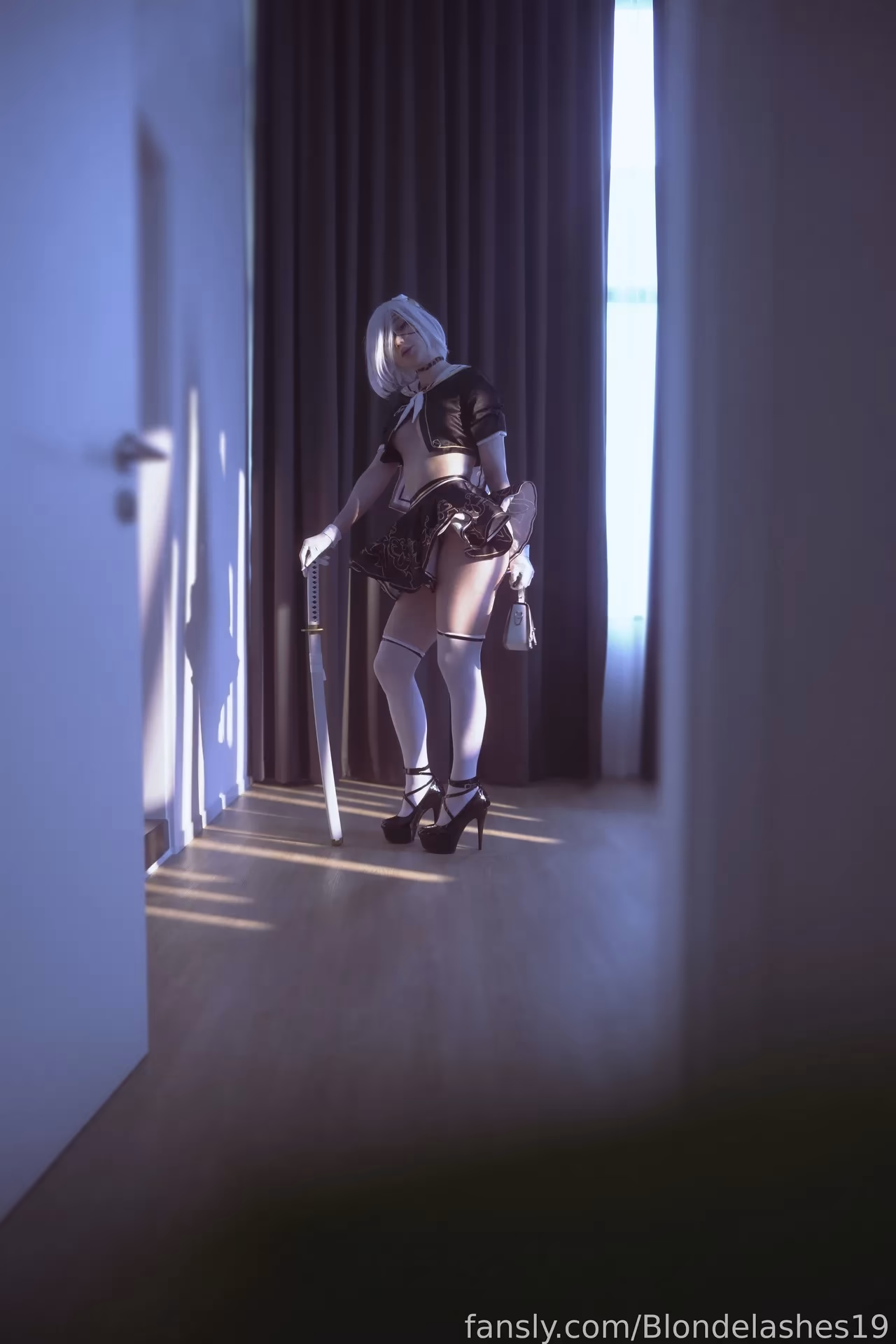 Blondelashes19 as 2B — cosplay photo 7 of 29