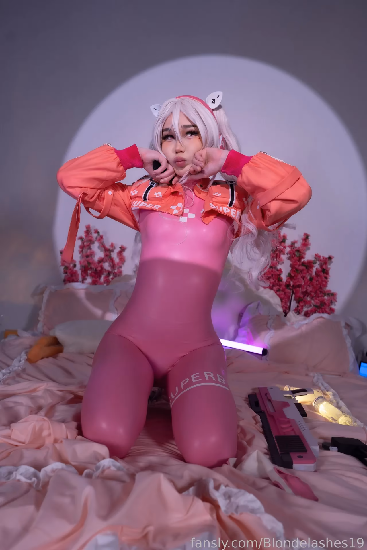Blondelashes19 as Alice — cosplay photo 2 of 15
