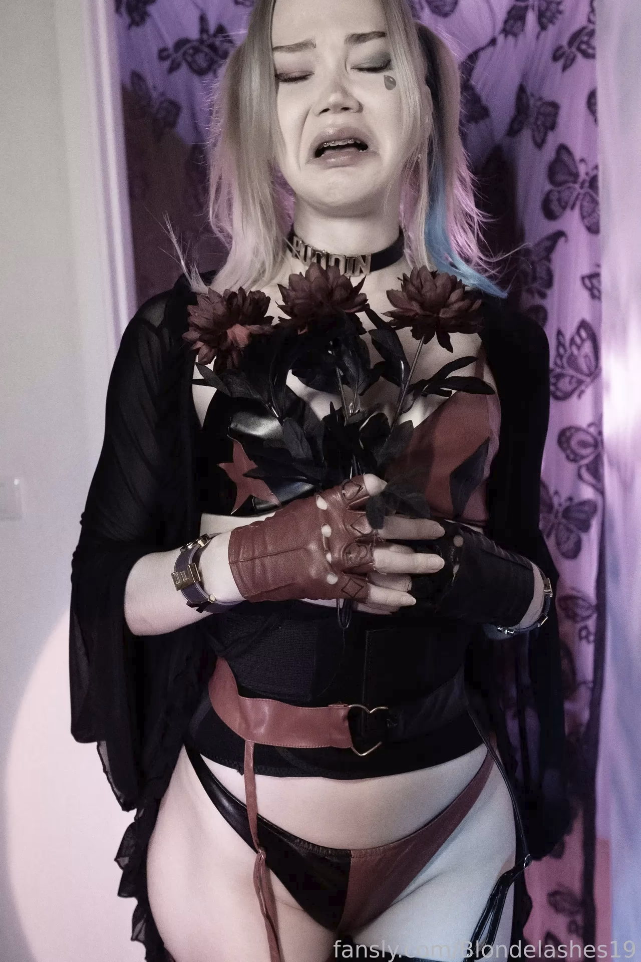 Blondelashes19 as Harley Quinn — cosplay photo 17 of 18