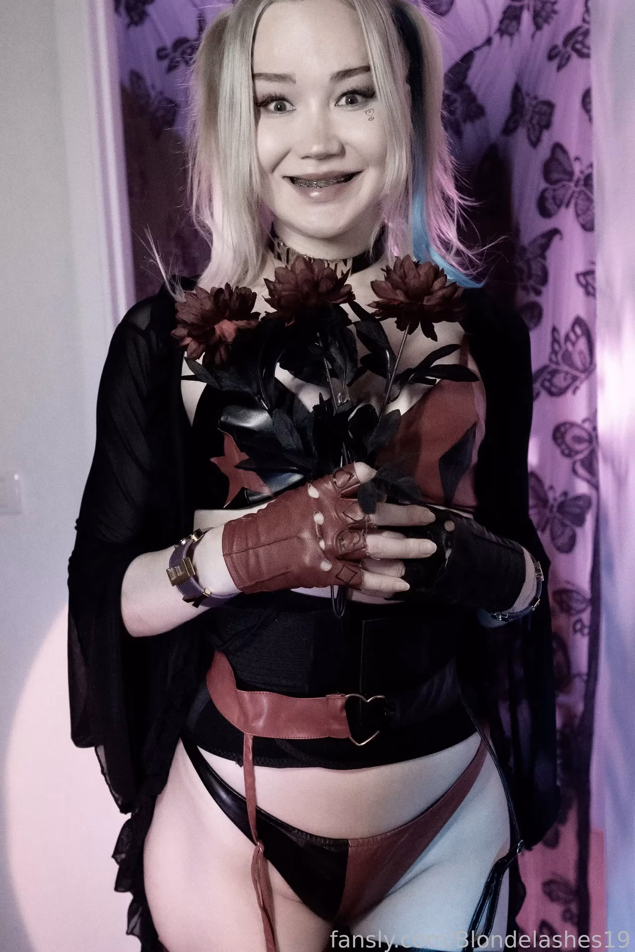 Blondelashes19 as Harley Quinn — cosplay photo 18 of 18