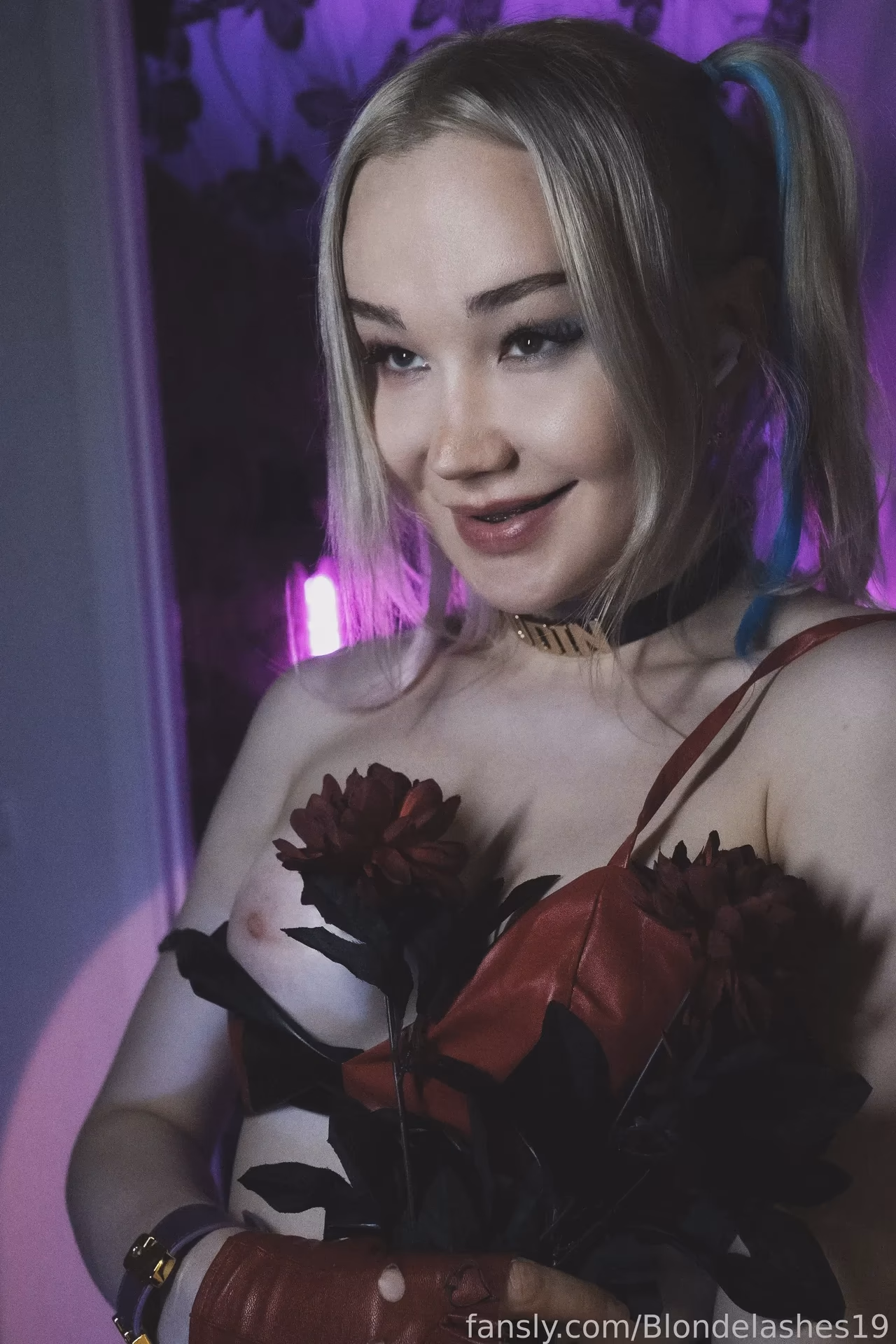 Blondelashes19 as Harley Quinn — cosplay photo 7 of 18