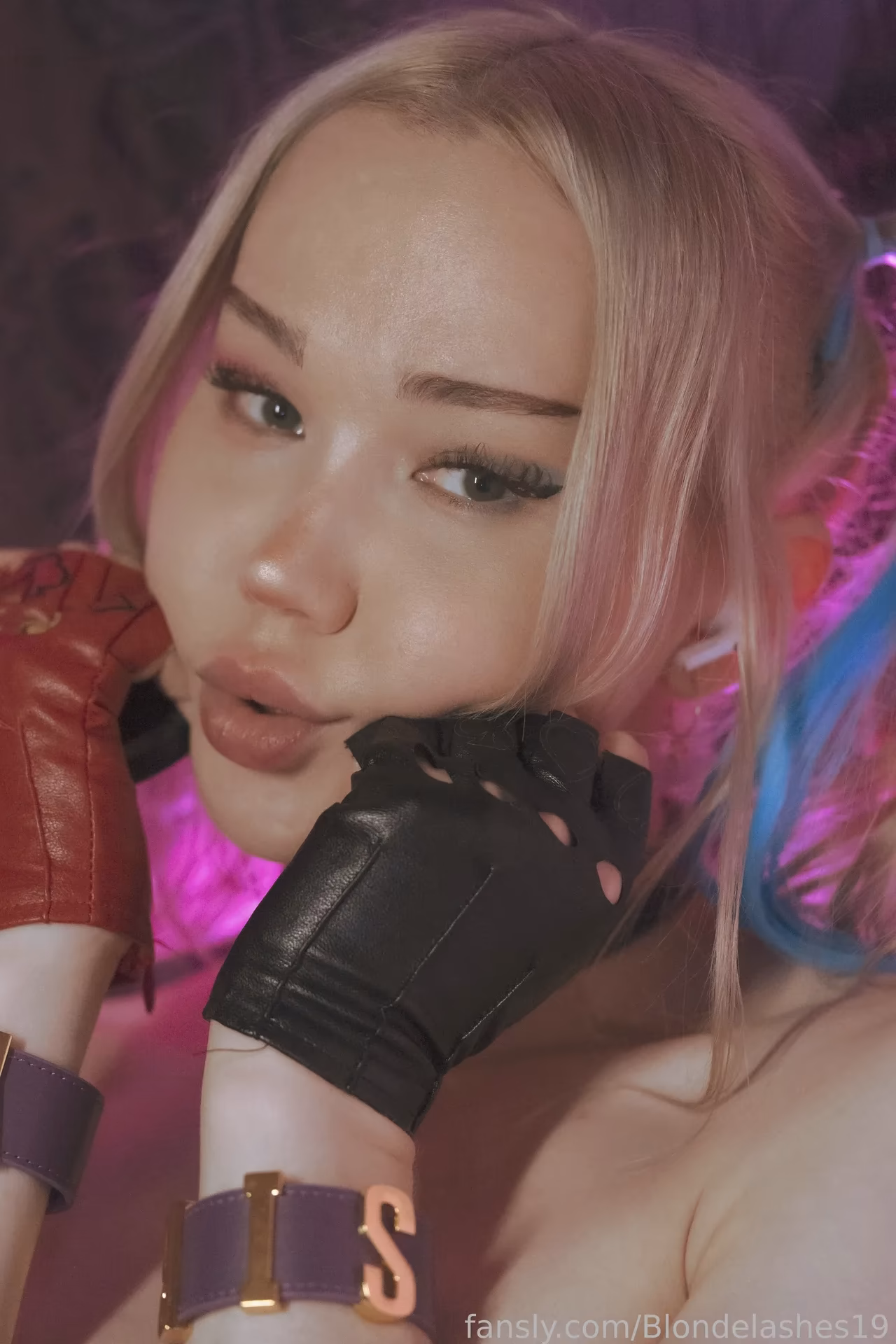 Blondelashes19 as Harley Quinn — cosplay photo 9 of 18