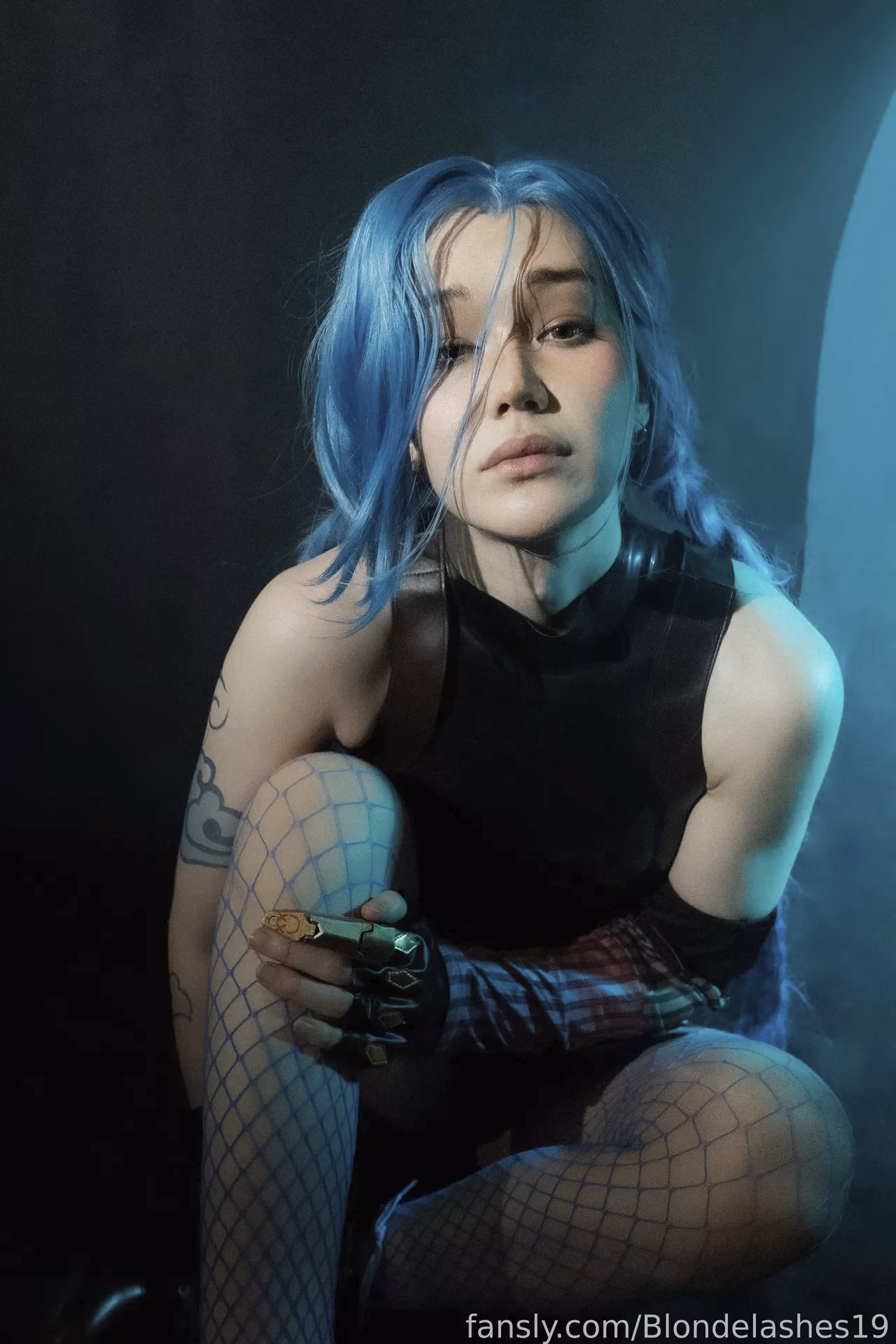 Blondelashes19 as Jinx — cosplay photo 10 of 20