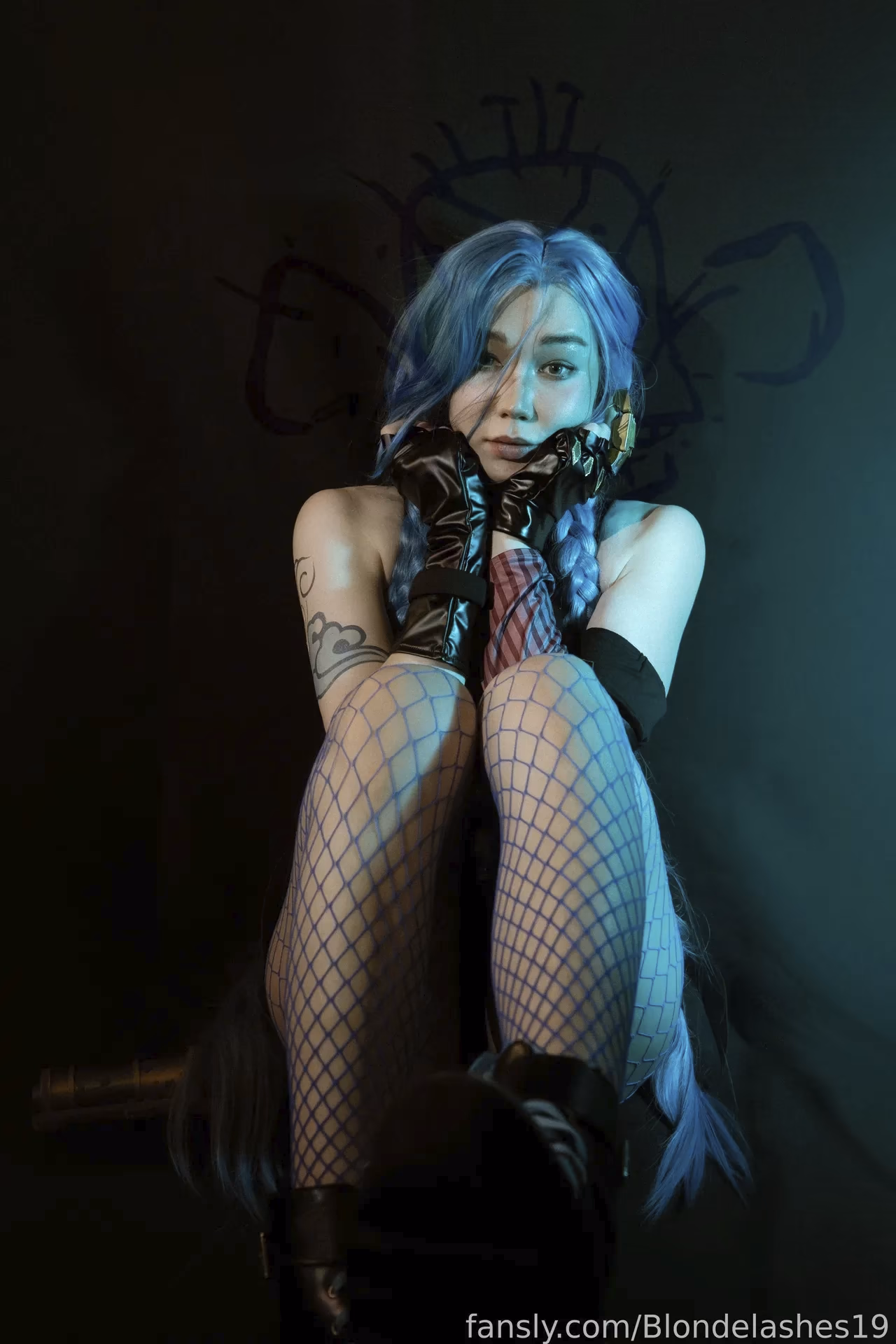 Blondelashes19 as Jinx — cosplay photo 11 of 20