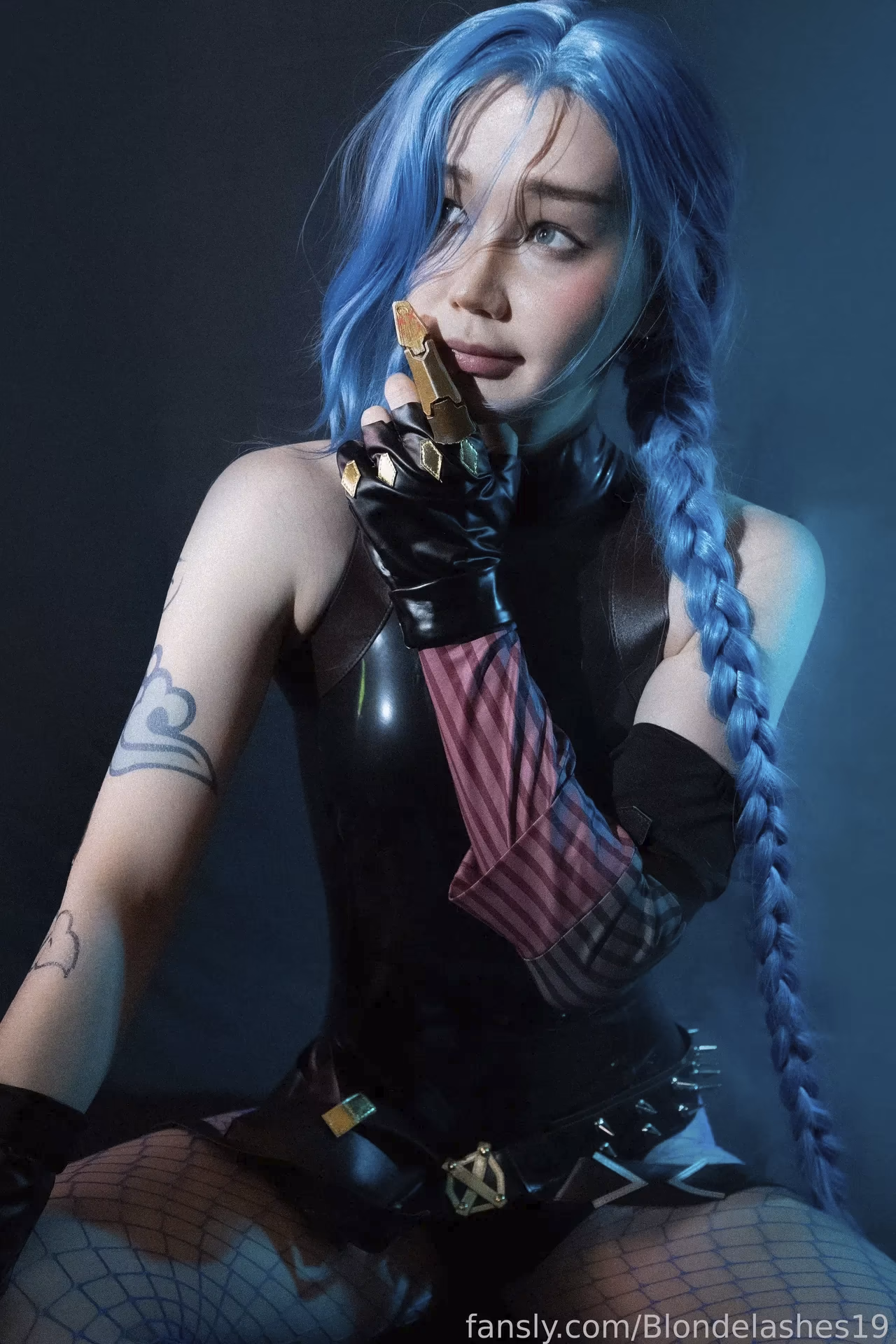 Blondelashes19 as Jinx — cosplay photo 3 of 20