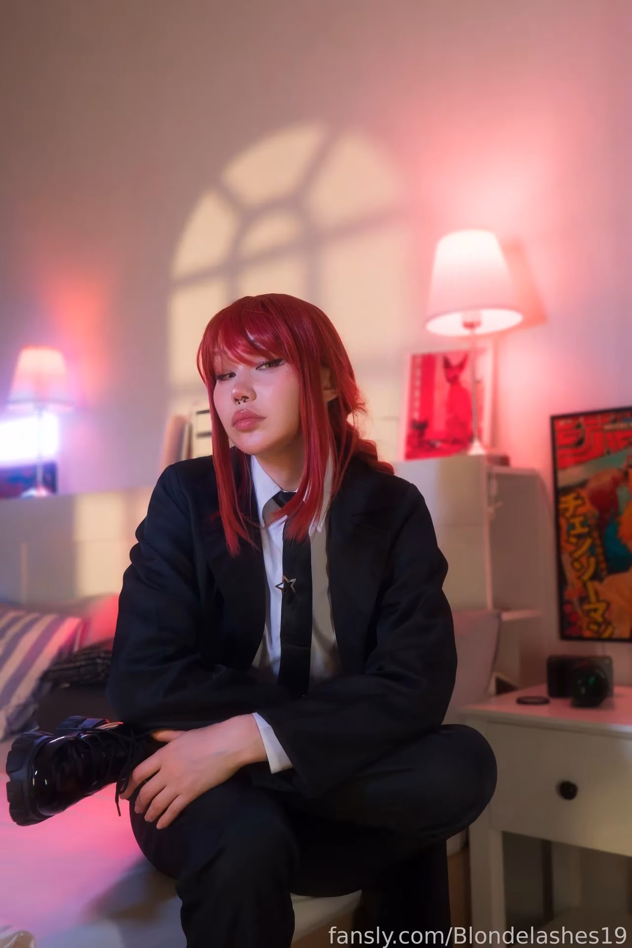 Blondelashes19 as Makima — cosplay photo 3 of 22