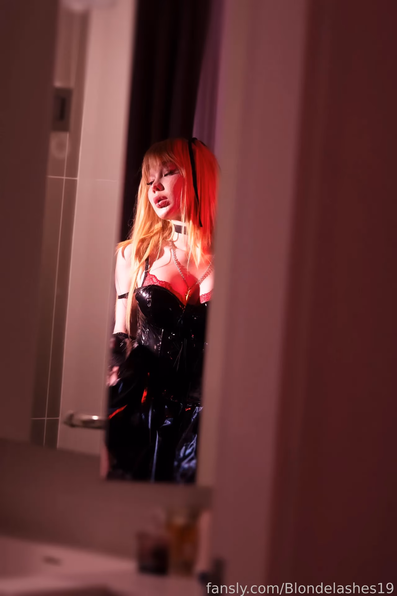 Blondelashes19 as Misa Amane — cosplay photo 20 of 37