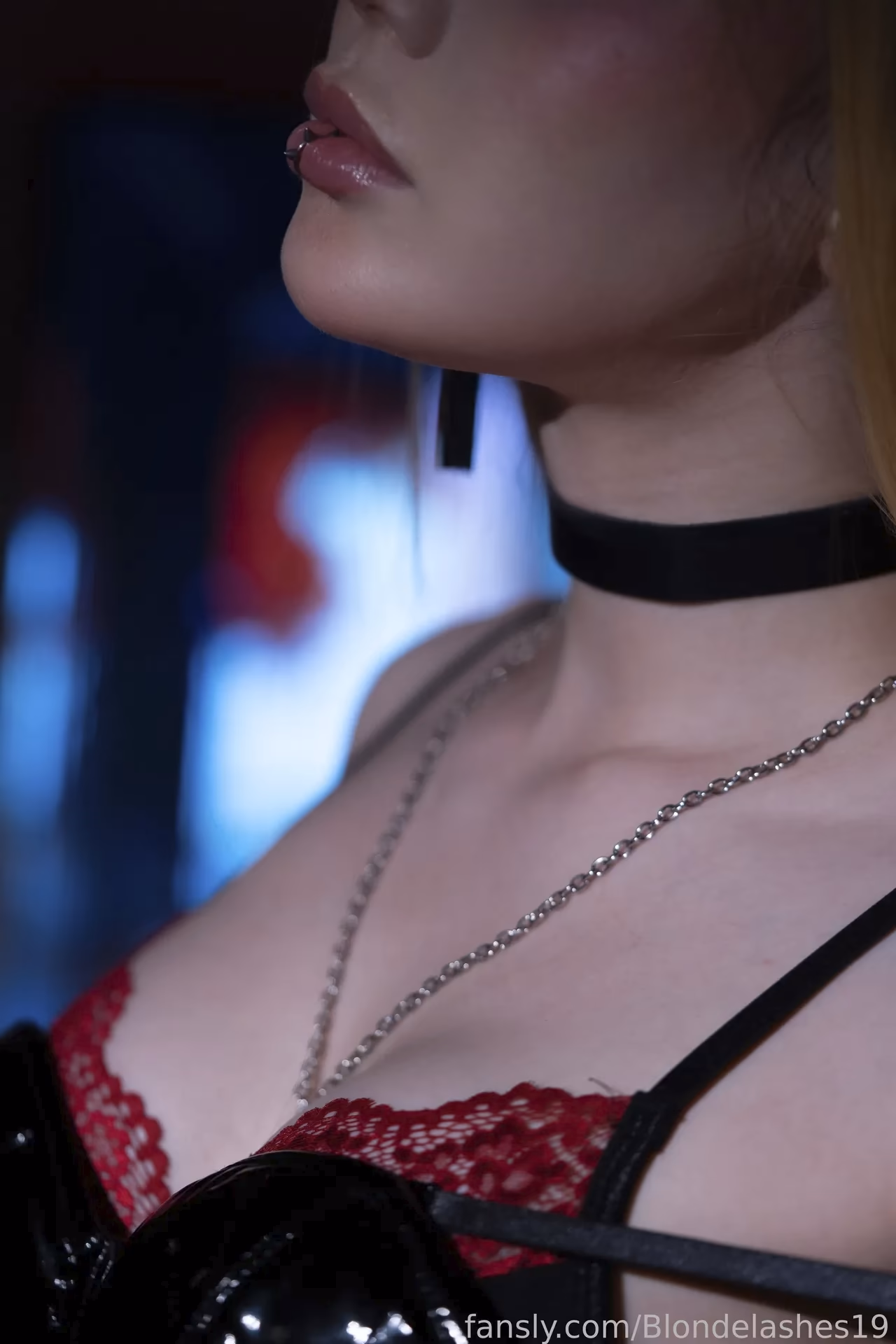 Blondelashes19 as Misa Amane — cosplay photo 22 of 37