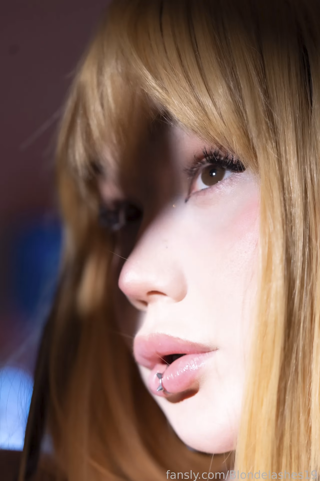 Blondelashes19 as Misa Amane — cosplay photo 23 of 37
